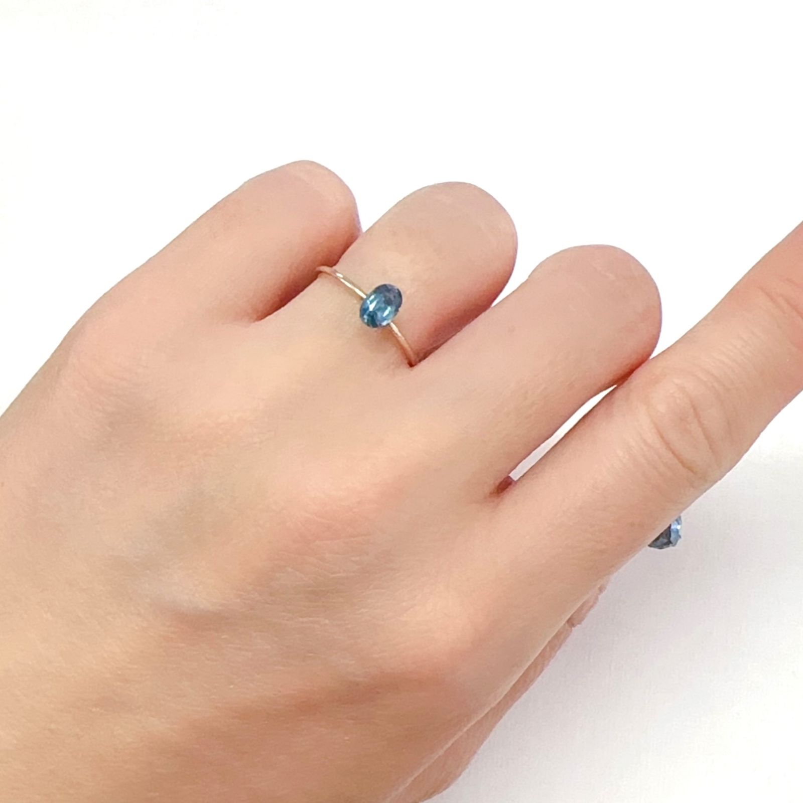 オーシャンブルーカイヤナイト(宝石名カイヤナイト)インド・オリッサ産 0.54ct 識別済[240326695]6x4mm前後
