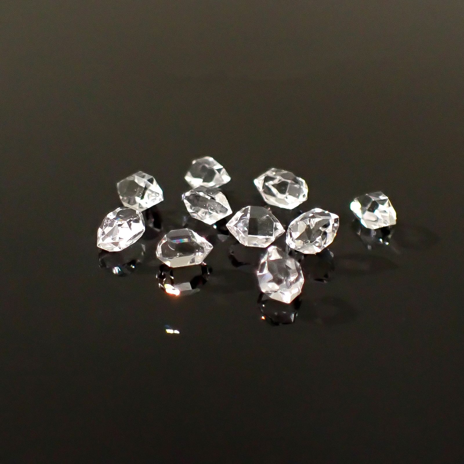 ◇メレセット◇ハーキマーダイヤモンド 原石 アメリカ・ニューヨーク州産 1.75ct / 3.8-4.6x2.1-3.3mm前後 [260231697]