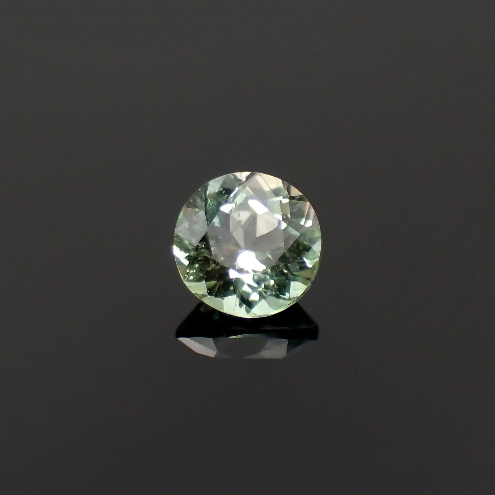 バナジウムコーネルピン(宝石名コーネルピン)タンザニア・タンガ州産 識別済 0.36ct / 4.4x4.4mm前後 [230521913]