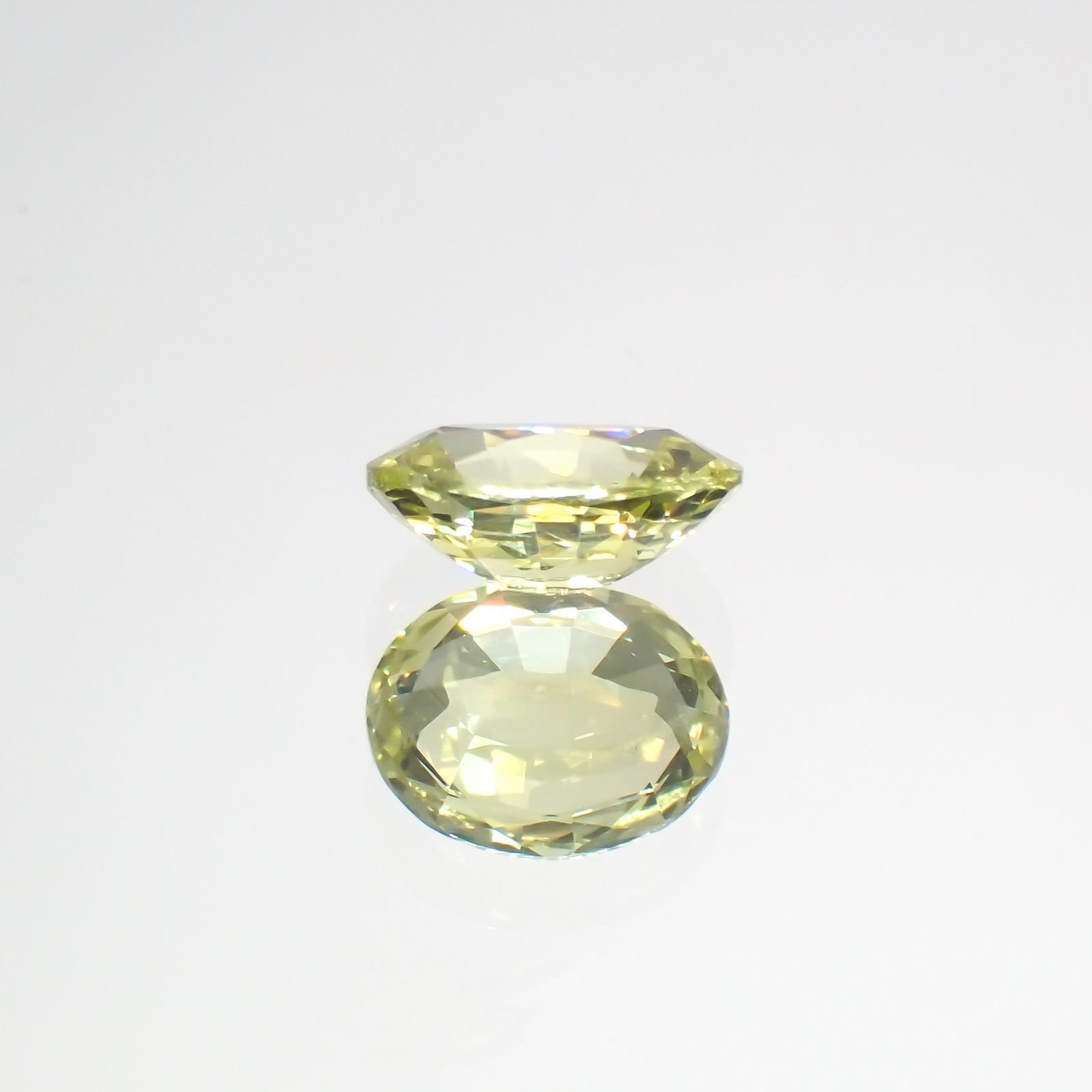 クリソベリル(宝石名クリソベリル)マダガスカル産 0.70ct 識別済[220114486]6.2x4.9mm前後