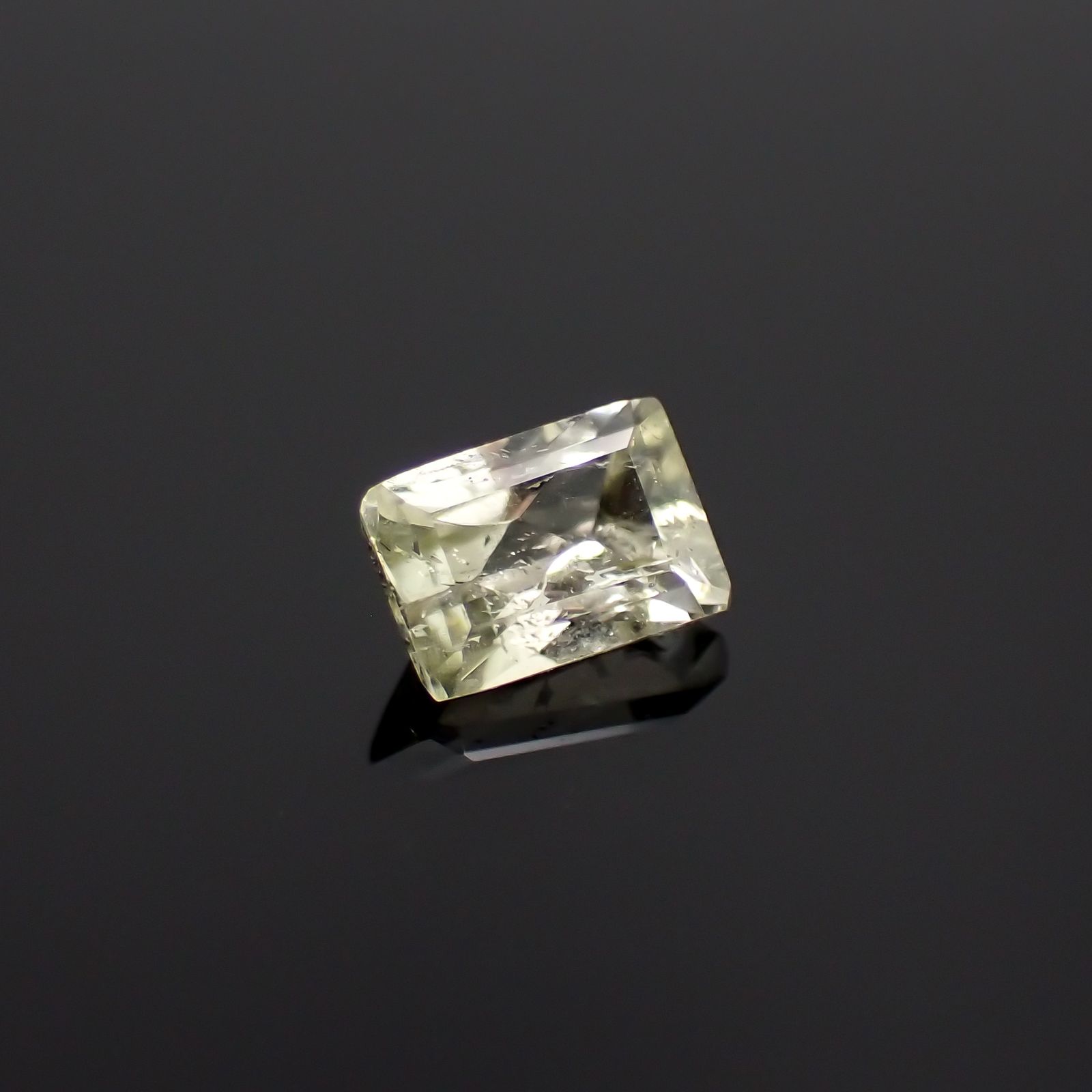 インペリアルトパーズ(宝石名トパーズ)ブラジル産 0.39ct 識別済[231023801]4.7x3.2mm前後