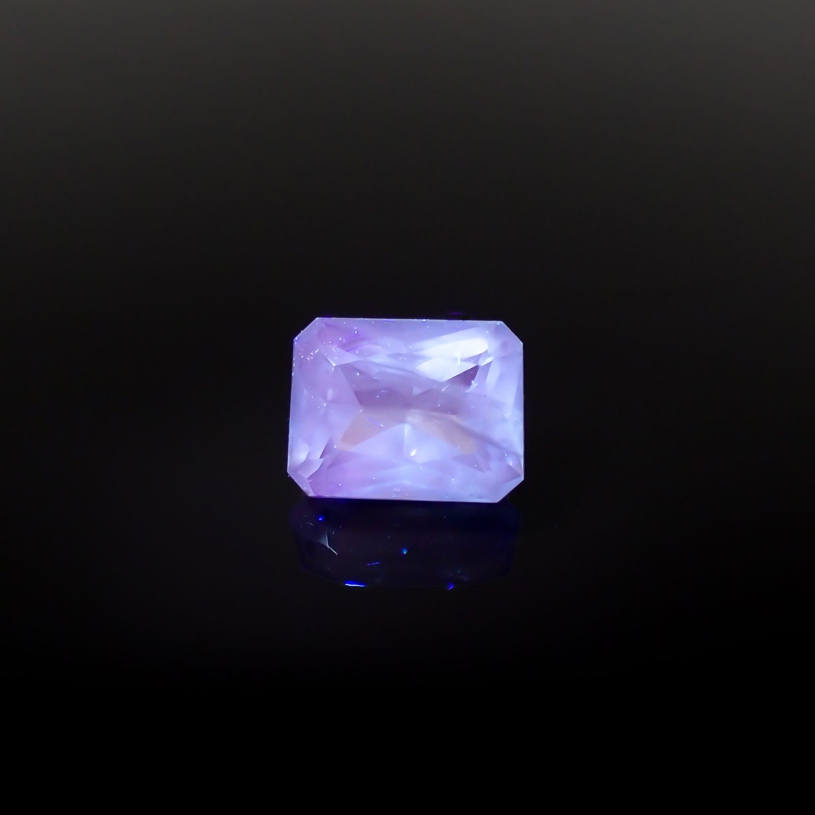 アパタイト フルオレッセンス ジンバブエ産 1.98ct[240527574]8.1x6.2mm前後