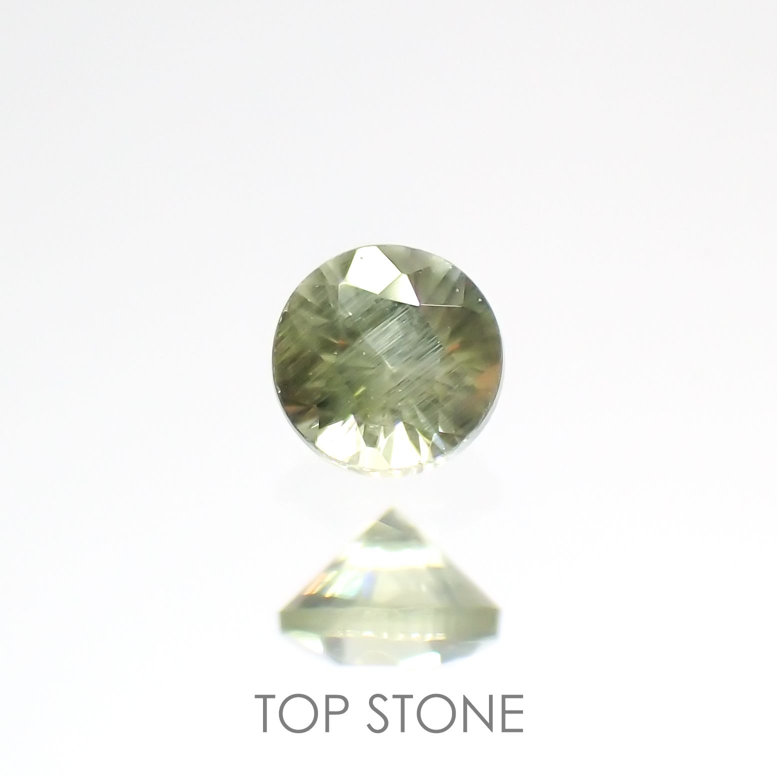 パラサイテックペリドット(宝石名パラサイティック・ペリドット) 採取地：ロシア 0.059ct ソ付(彩珠)[20117253]2.3×2.3mm前後