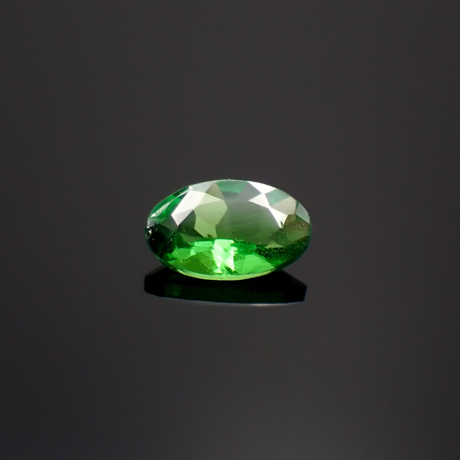 ツァボライト(宝石名グリーン グロッシュラー・ガーネット)タンザニア産 0.25ct 識別済[231023958]5.3x3.2mm前後