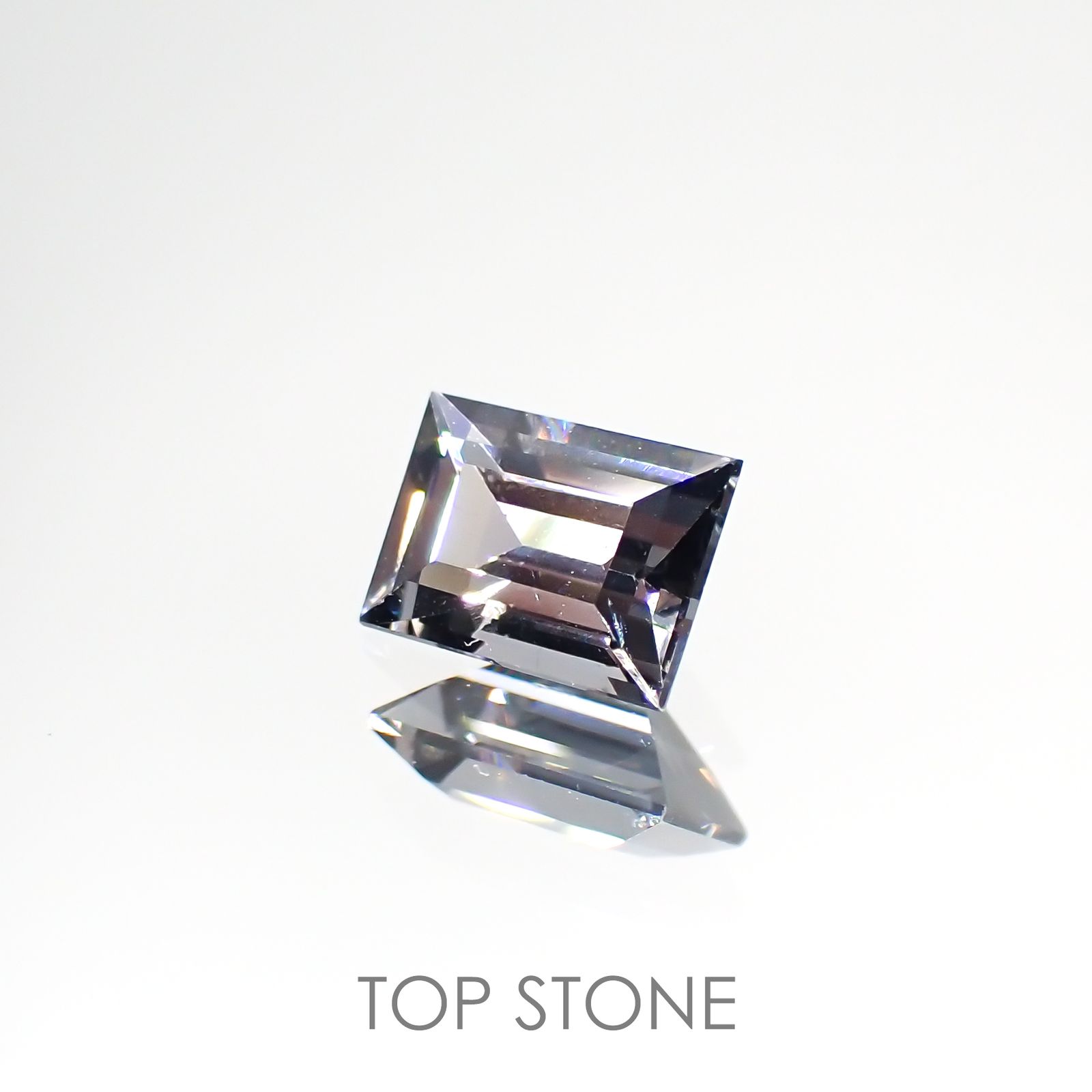 プラチナスピネル(宝石名スピネル) ビルマ産 0.627ct ソ付(彩珠)[210912846]5.5×4mm前後