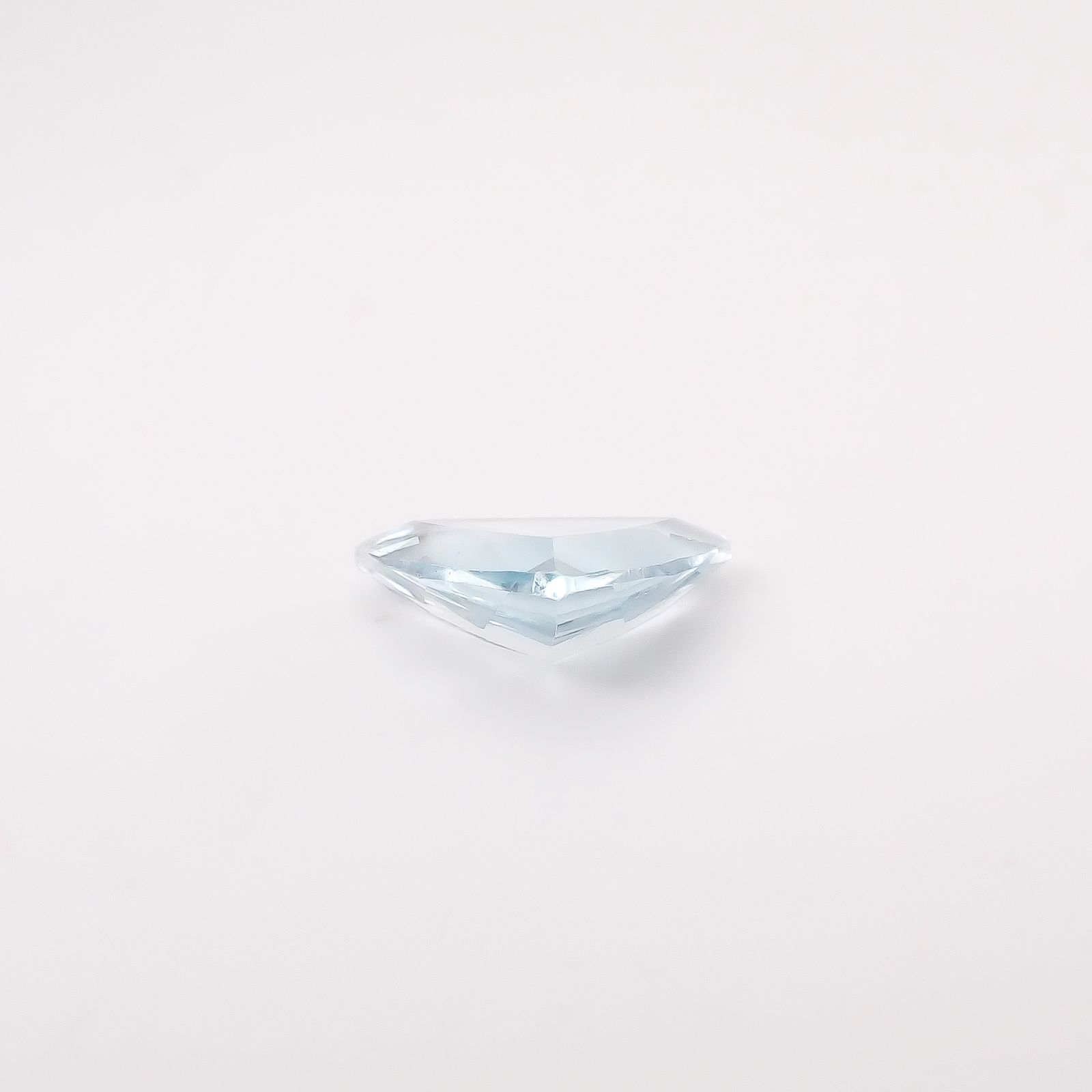 バイカラートパーズ 非加熱 ブラジル産 6.31ct / 12.5x15.2mm前後 [260331796]