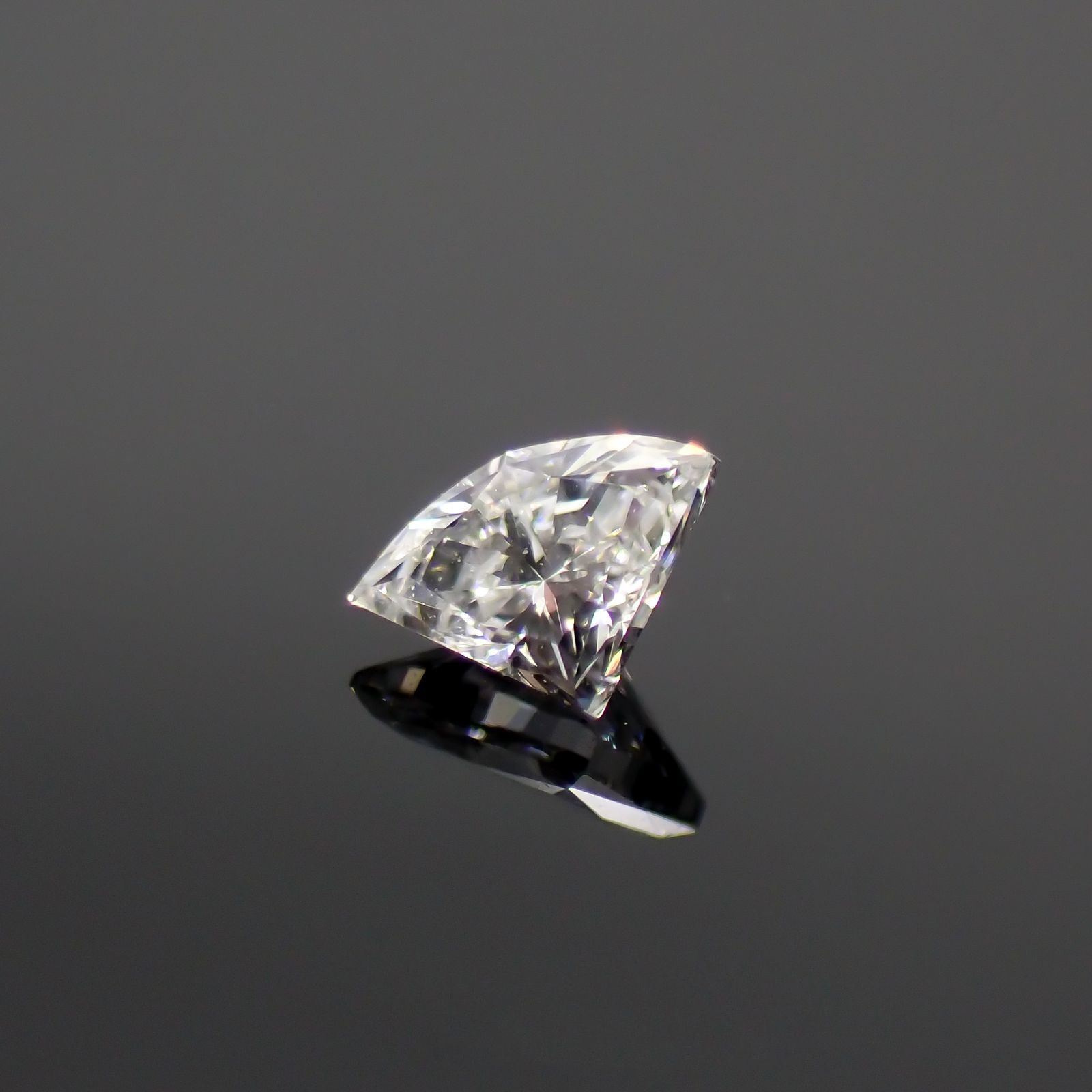 ◇ファンカット◇ダイヤモンド(宝石名ダイアモンド) 0.074ct 識別済