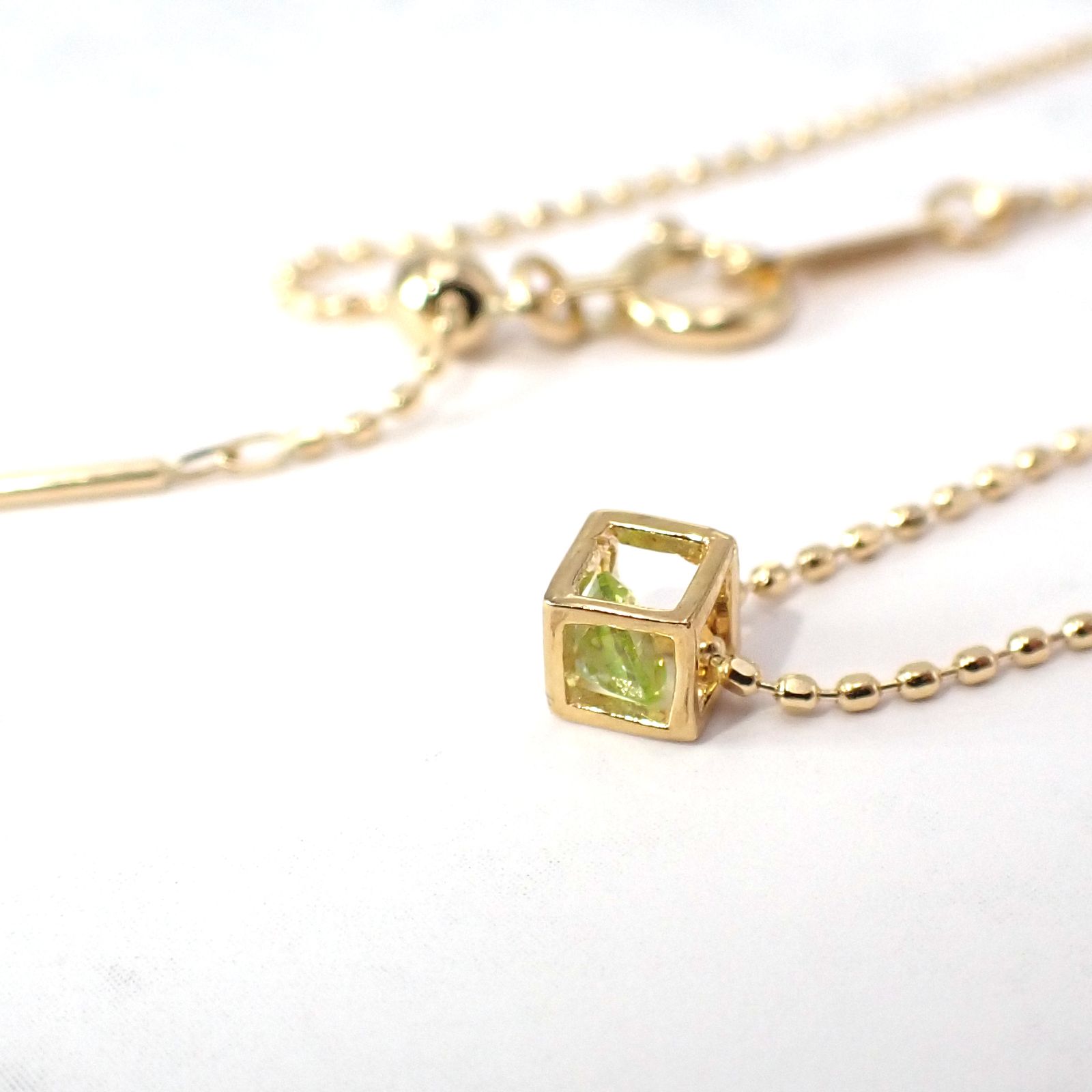 ◇K18 Reinette（レネット）◇ペリドット | キューブボックスデザイン [チャーム/ペンダントトップ※チェーン別売り]