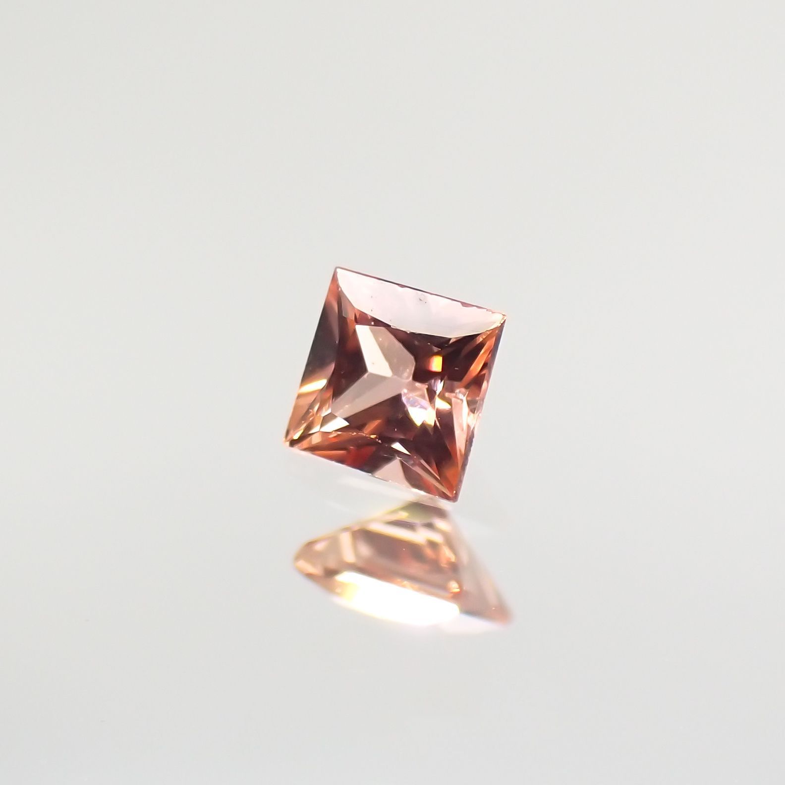 ◇プリンセスカット◇パパラチャサファイア ソーティング付き スリランカ産 ルース 0.097ct[210812606]2.4×2.4mm前後