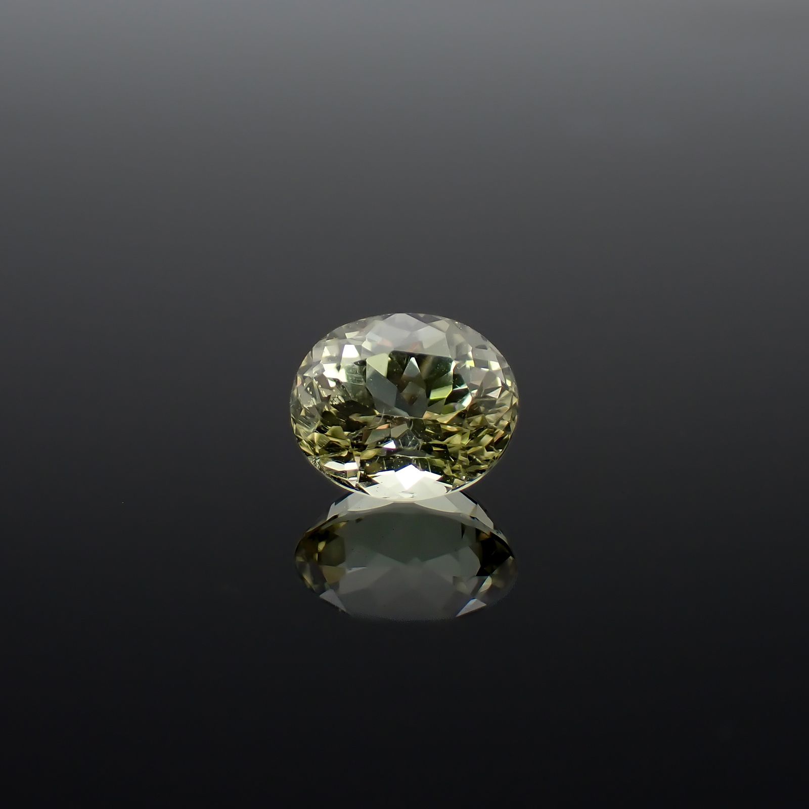 イエローアパタイト メキシコ産 1.63ct / 7.4x6.2mm前後 [260632462]