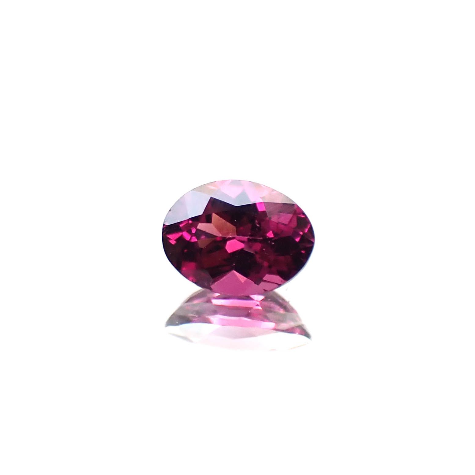 ロードライトガーネット(宝石名ガーネット)ブラジル産 0.64ct 識別済[250530371]6x4.5mm前後