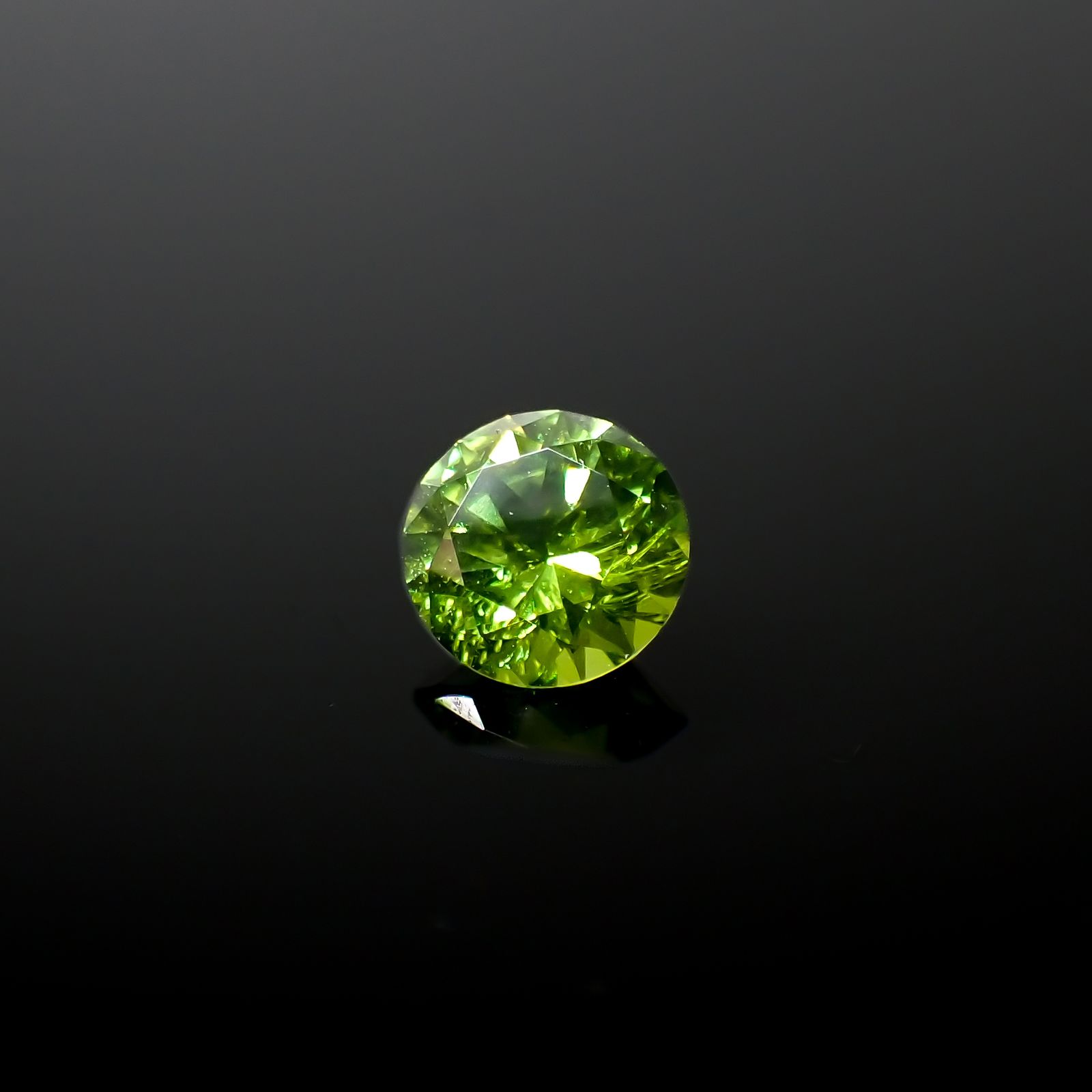 デマントイドガーネット ロシア産 0.56ct[240427193]4.9x4.9mm前後