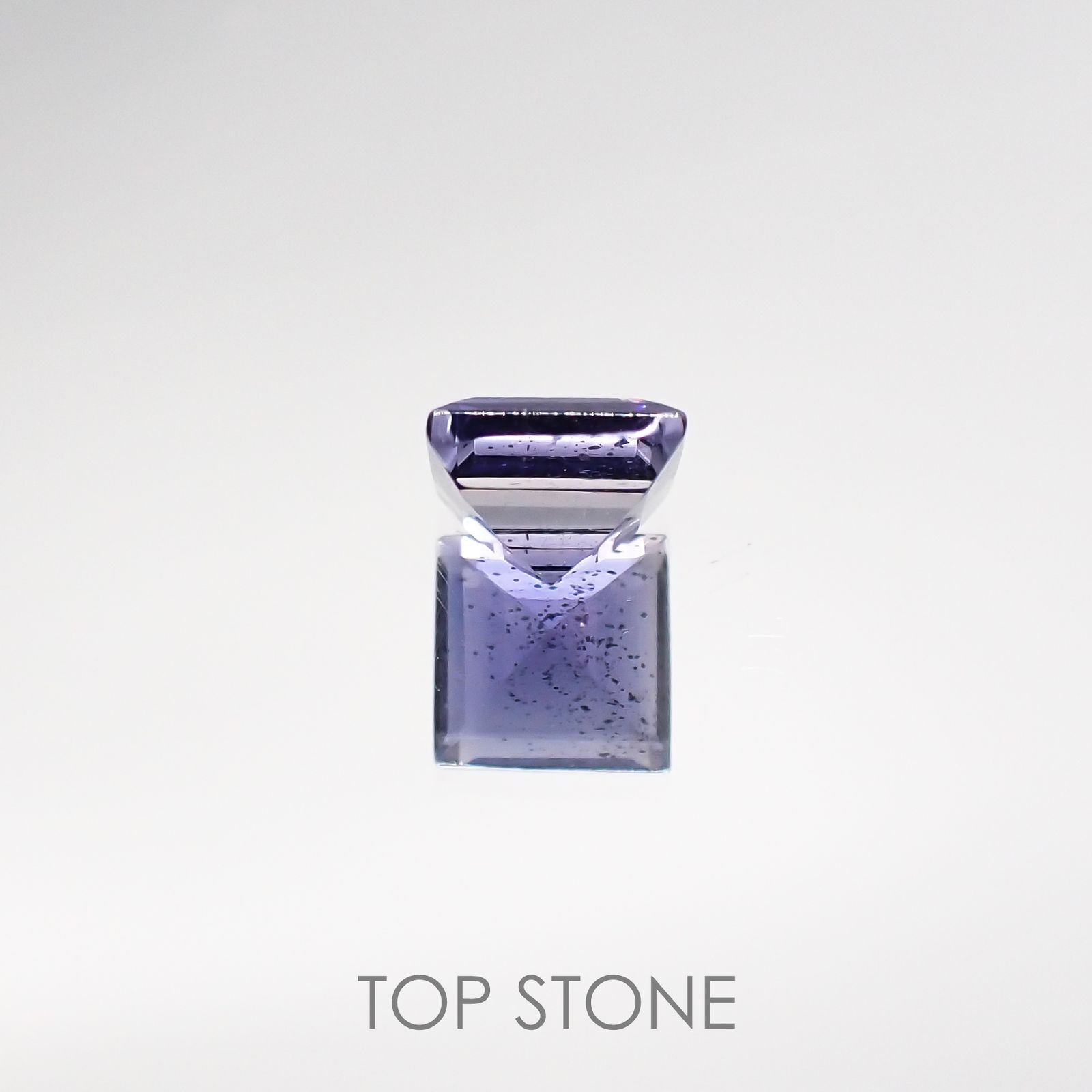アイオライトサンストーン インド・ブラジル産 ルース 0.6ct[210711616]5.1×5.1mm前後