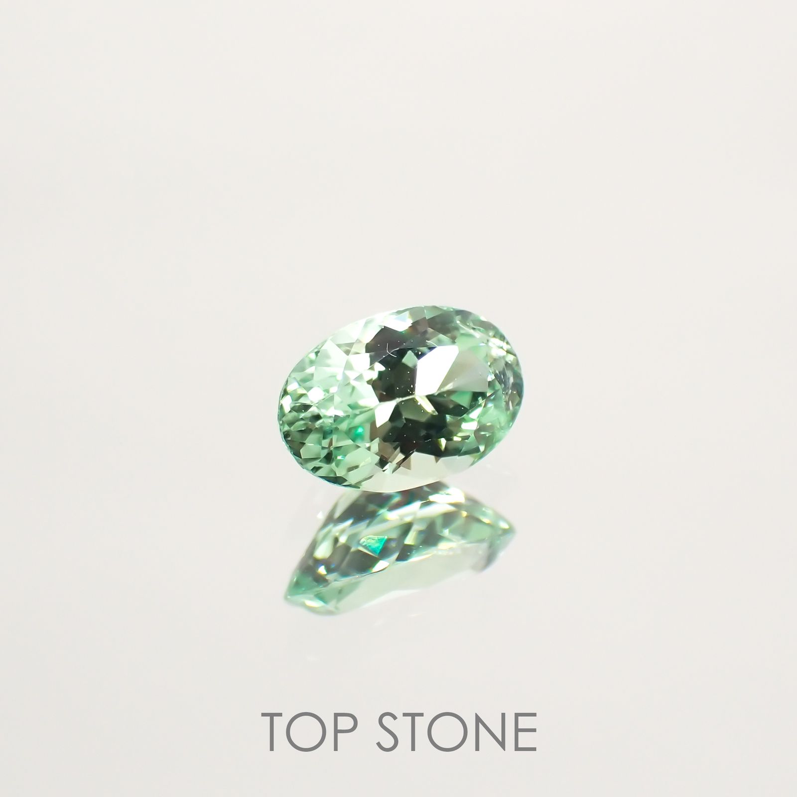 ミントガーネット(宝石名グリーン グロッシュラー・ガーネット) タンザニア産 0.57ct 識別済[210711923]6×4mm前後