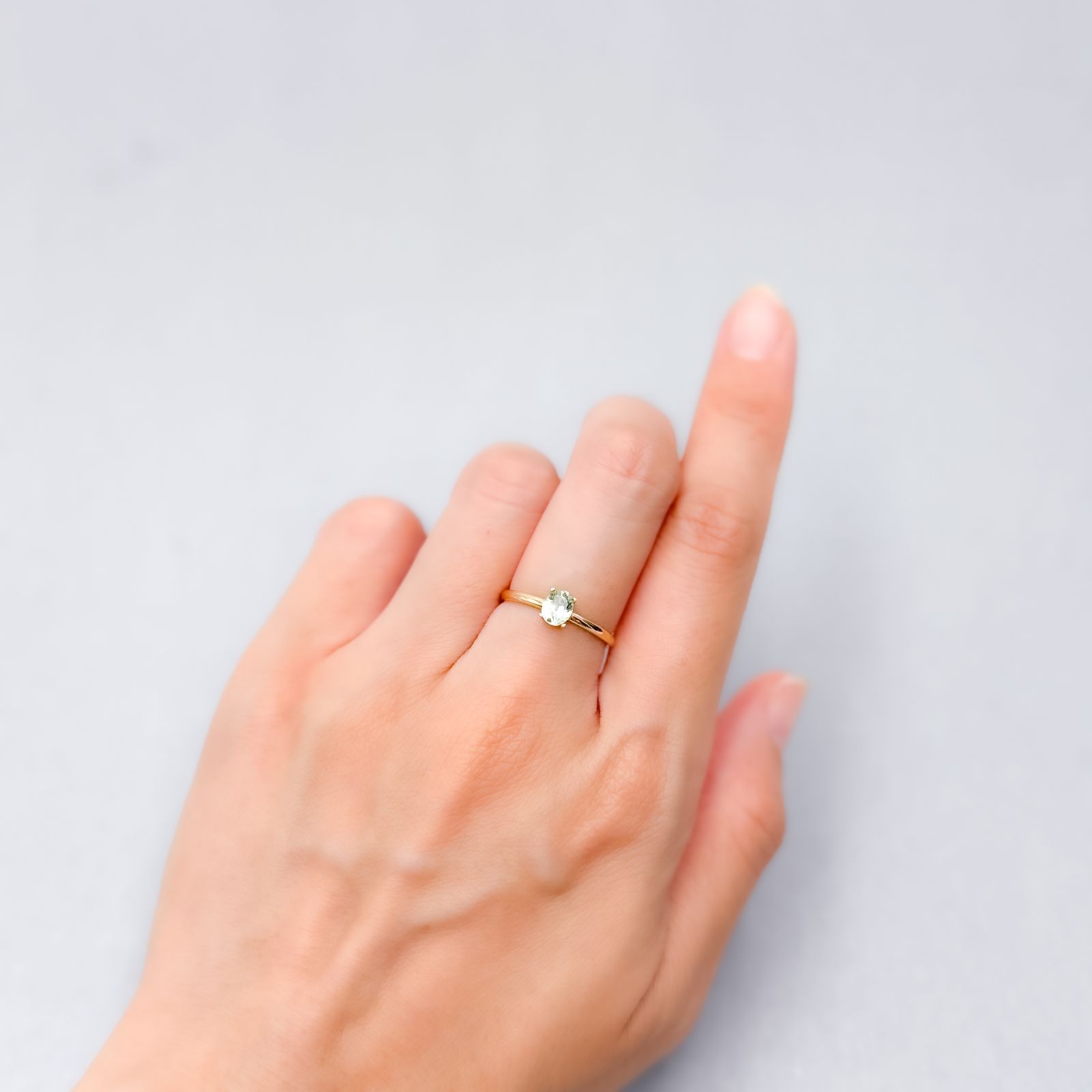 ミントペリドット パキスタン/ノルウェー産 0.40ct [250730640]5.2x4.2mm前後