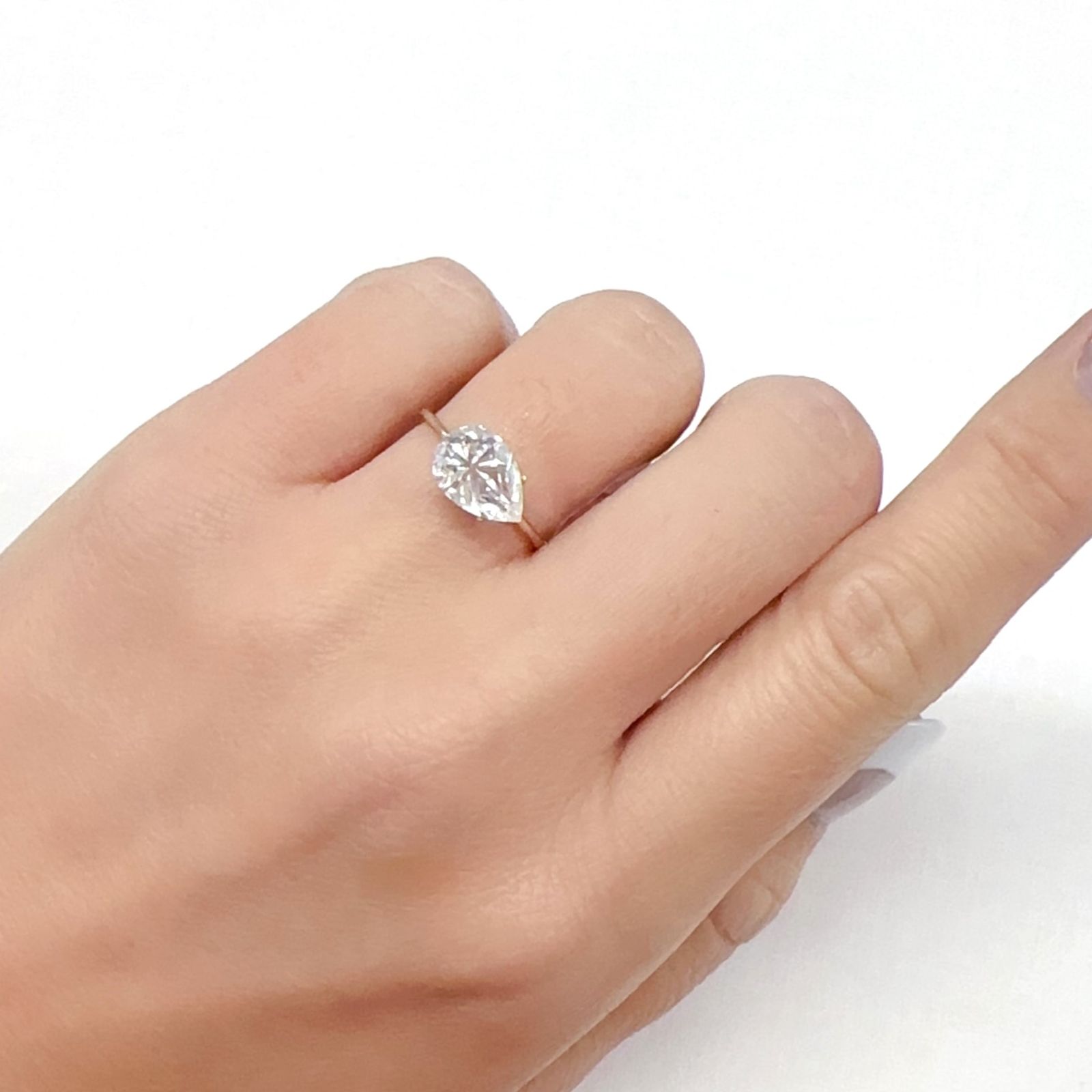 ◇甲州貴石切子Plus Three◇ペタライト カード付き(宝石名ペタライト)ブラジル産 1.40ct 識別済[231225065]10x7mm前後