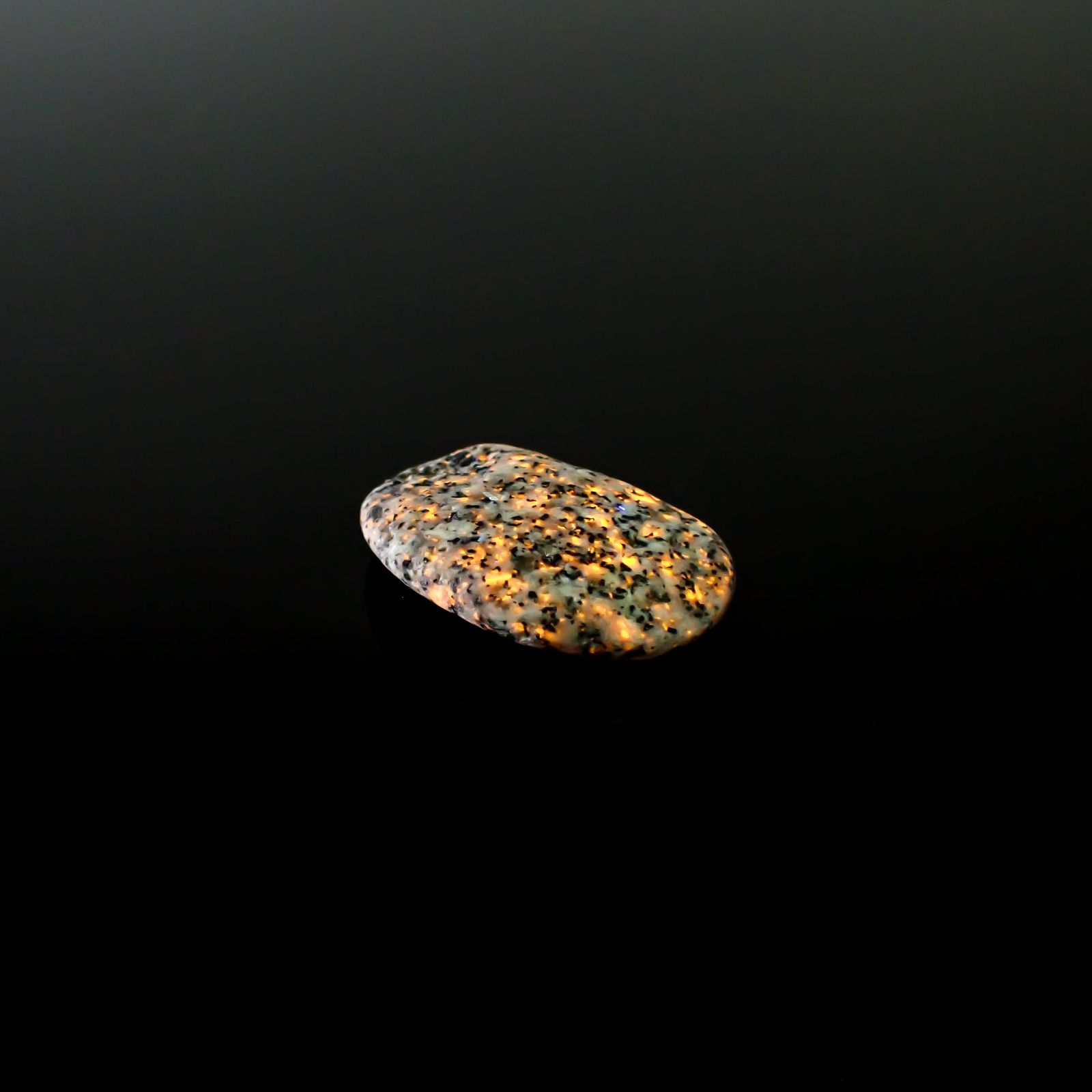 ユーパーライト 原石 （ギャランティカード付） 発見地：アメリカ・スペリオル湖 22.75ct [250530478]26.2x16.2mm前後