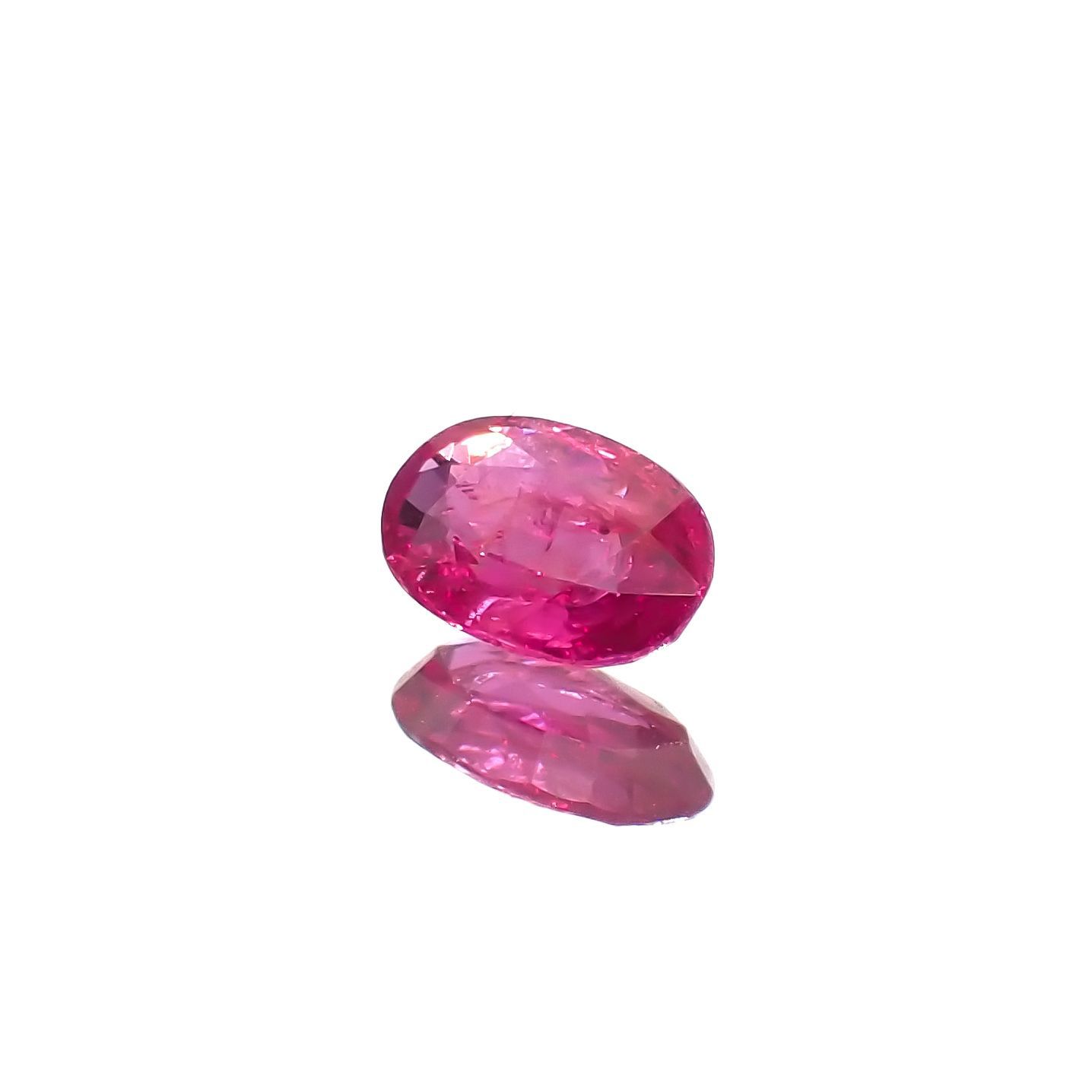 ルビー(宝石名ルビー)モザンビーク産 0.61ct 識別済[220616140]6x4.1mm前後