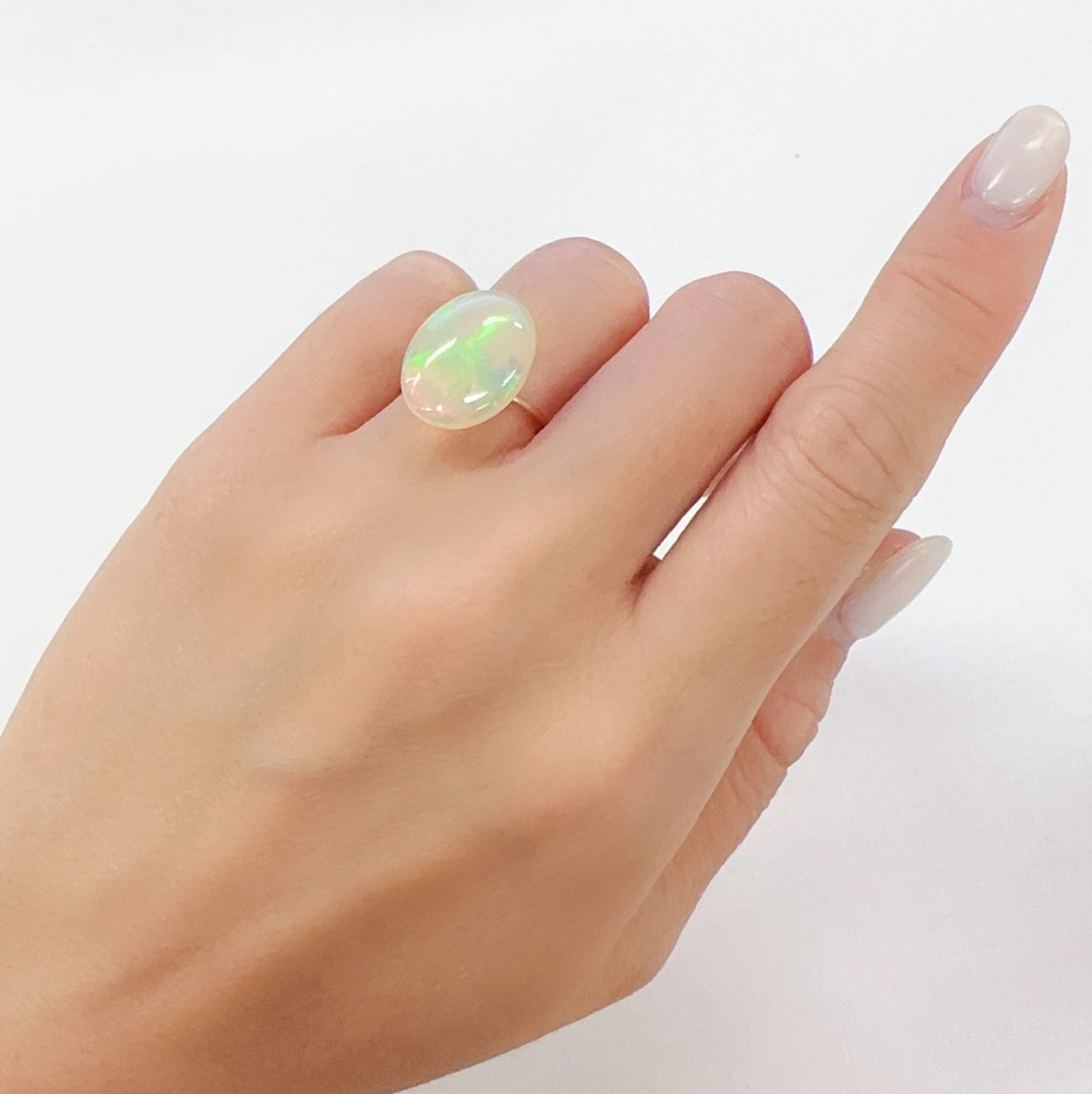 エチオピアオパール(宝石名オパール)エチオピア産 4.369ct ソ付(彩珠)[230722911]16.2x12.4mm前後