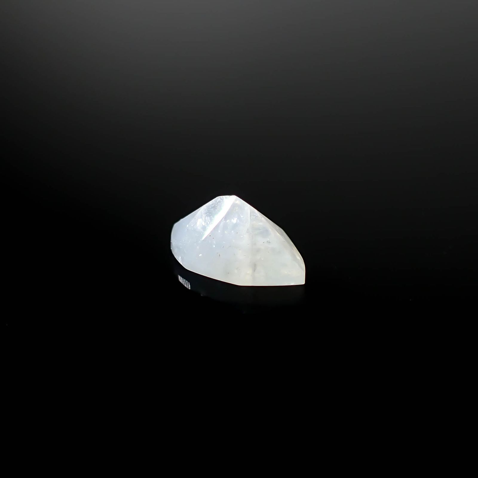 イリデッセンスアクアマリン ブラジル産 0.80ct [250730836]8.1x5.6mm前後