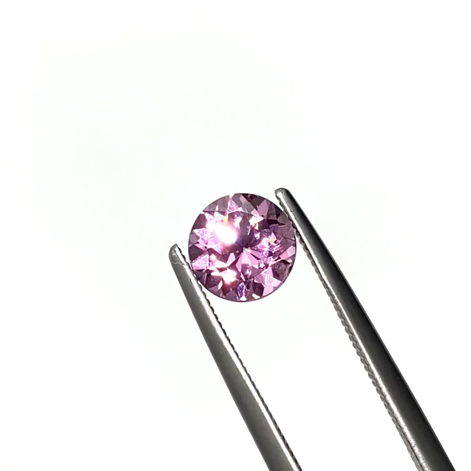 カラーシフトマラヤガーネット タンザニア産 1.33ct / 6.5x6.4mm前後