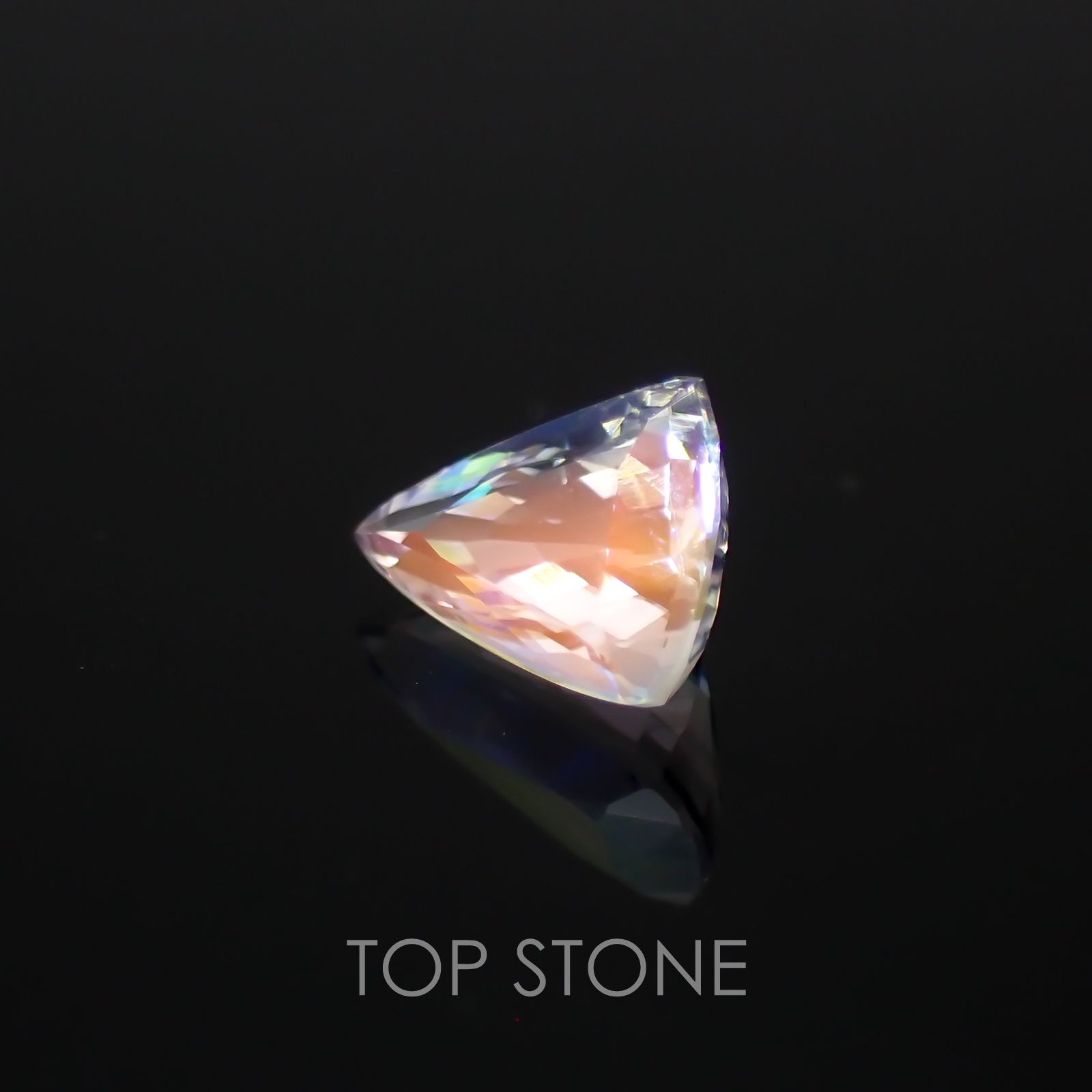 レインボームーンストーン(アンデシンラブラドライト) マダガスカル産 ルース 0.47ct[210310125]6.2×4.5mm前後