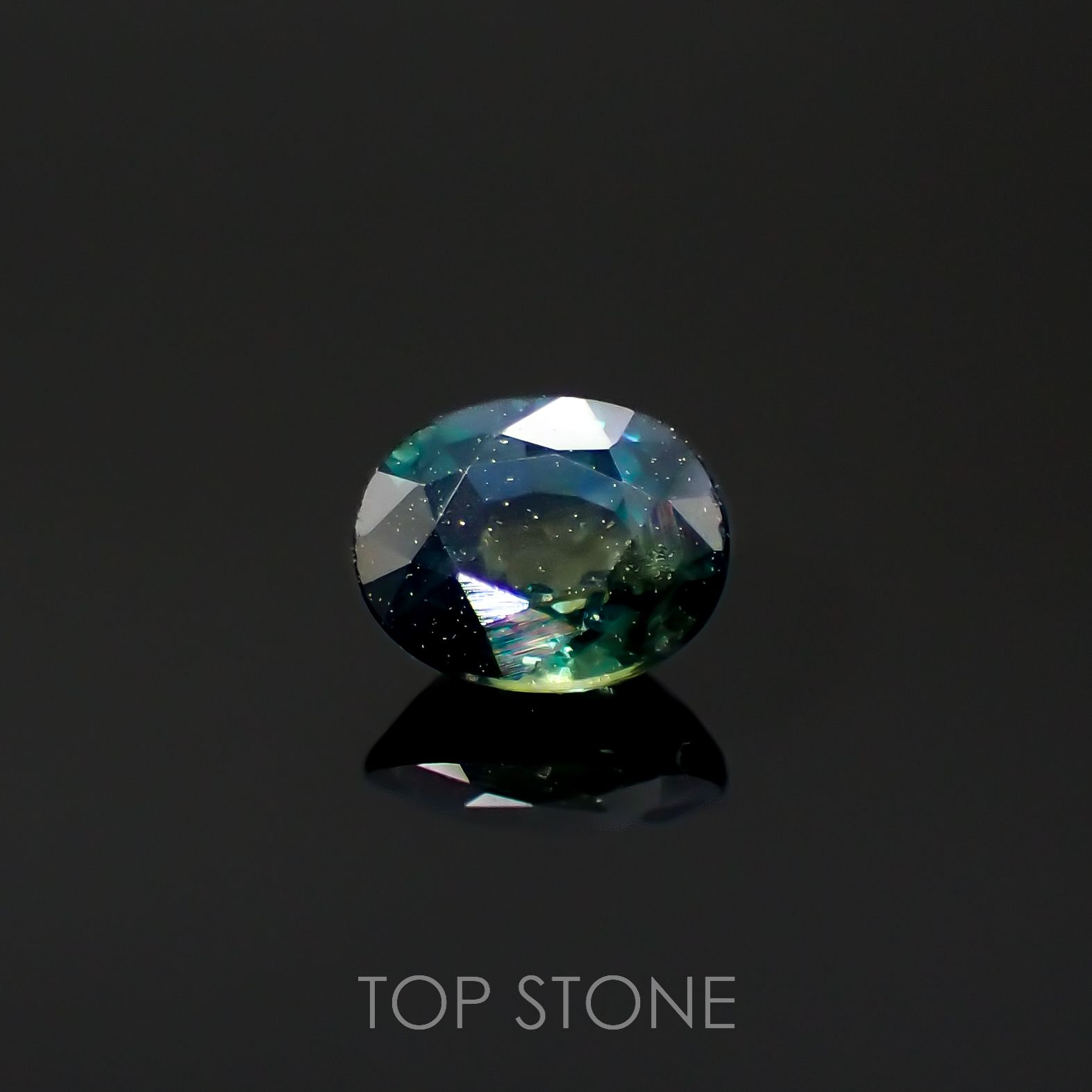 バイカラーサファイア マダガスカル/オーストラリア産 0.48ct[221018231]4.8x3.9mm前後