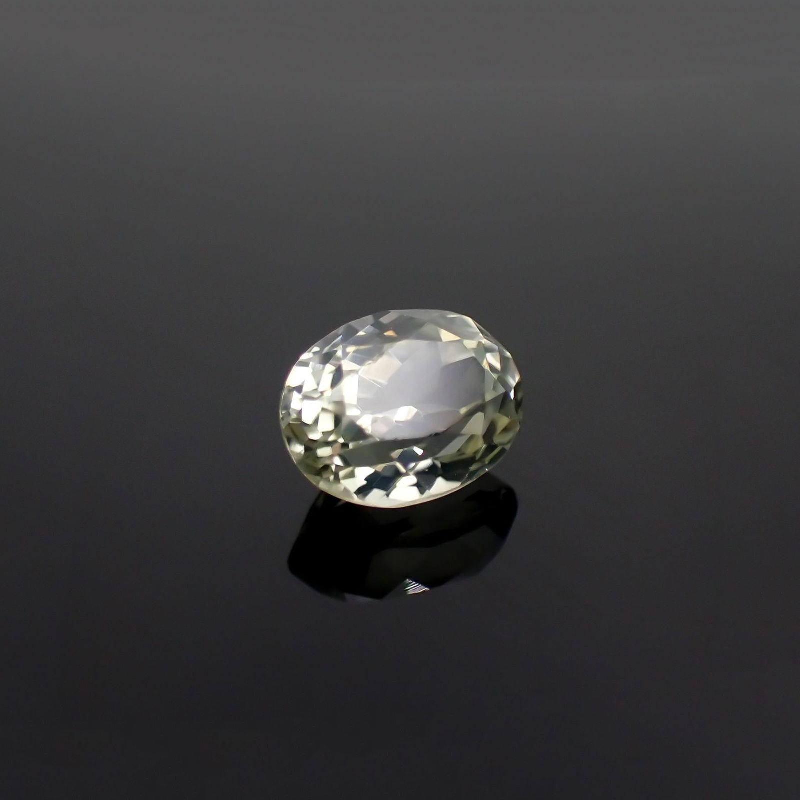 シリマナイト(宝石名シリマナイト)インド産 識別済 1.84ct / 8.1x6.2mm前後 [221018462]