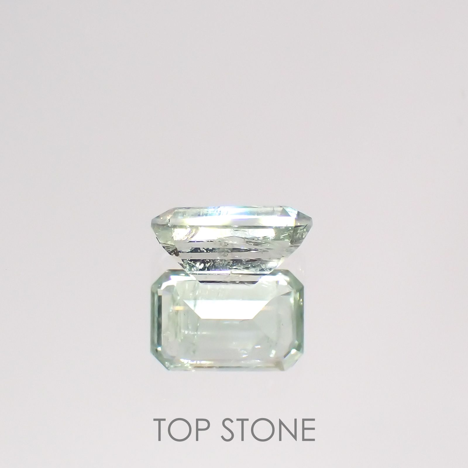 バナジウムコーネルピン(宝石名コーネルピン)タンザニア・タンガ州産 0.91ct 識別済[220115621]6.7x4.4mm前後