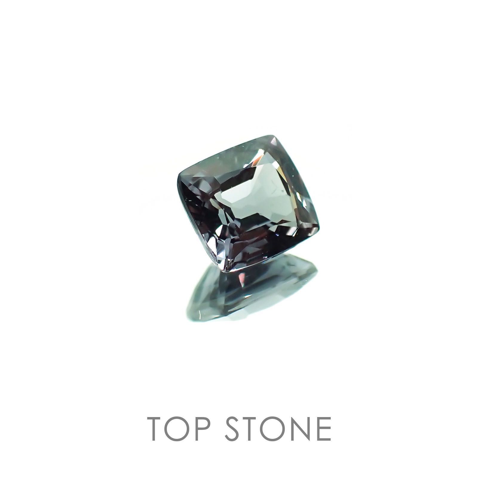 カラーチェンジガーネット(アレキタイプ) マダガスカル・ベキリー産 ルース 0.78ct[20117347]5.4×4.9mm前後