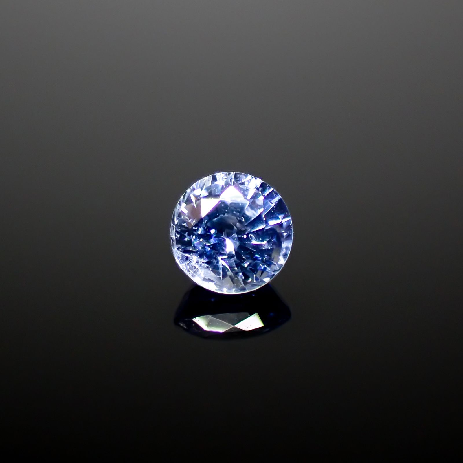 アイスブルーサファイア スリランカ産 0.45ct[240828655]4.3x4.3mm前後