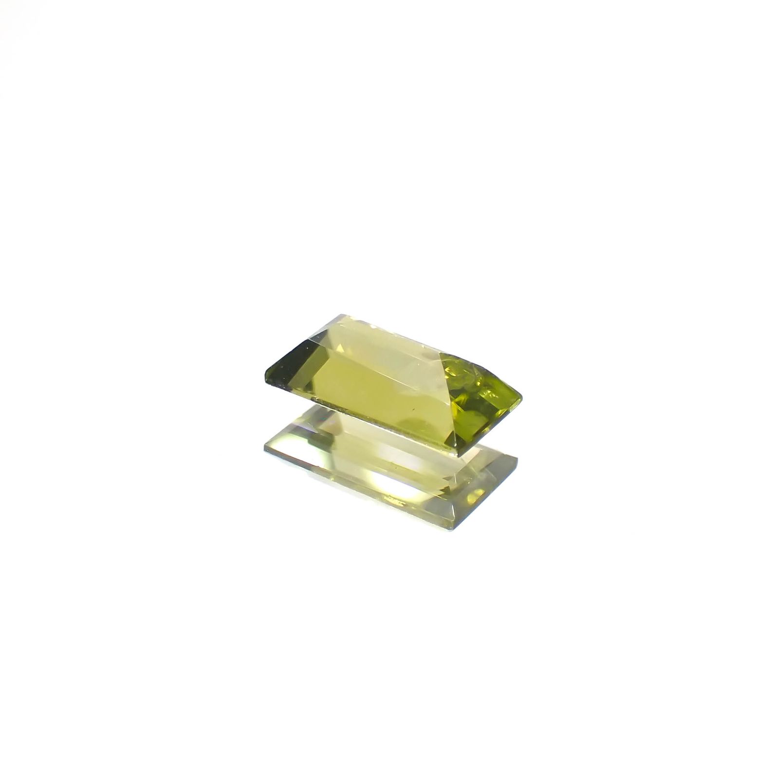 リリーパッドペリドット アメリカ・アリゾナ州産 0.36ct[231224603]5.6x3.1mm前後