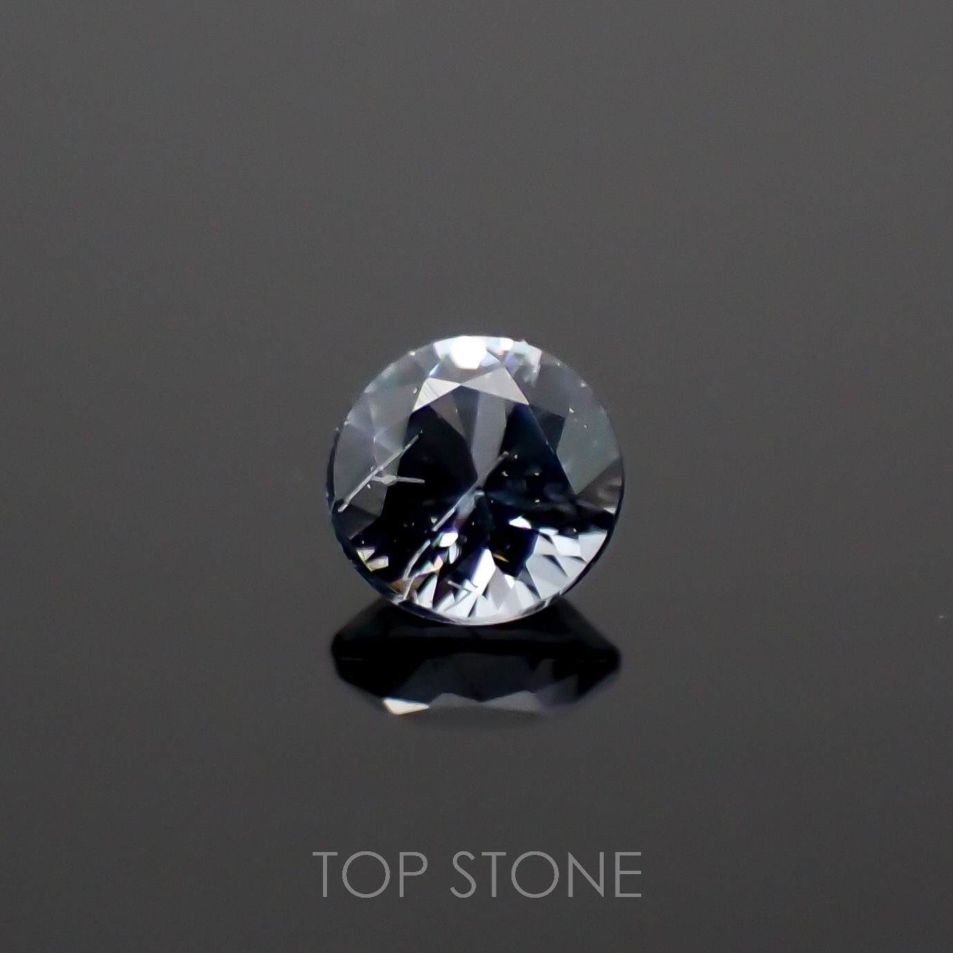 カラーチェンジガーネット アレキタイプ(宝石名ガーネット)マダガスカル・ベキリー産 0.078ct 識別済[221219422]2.5x2.4mm前後