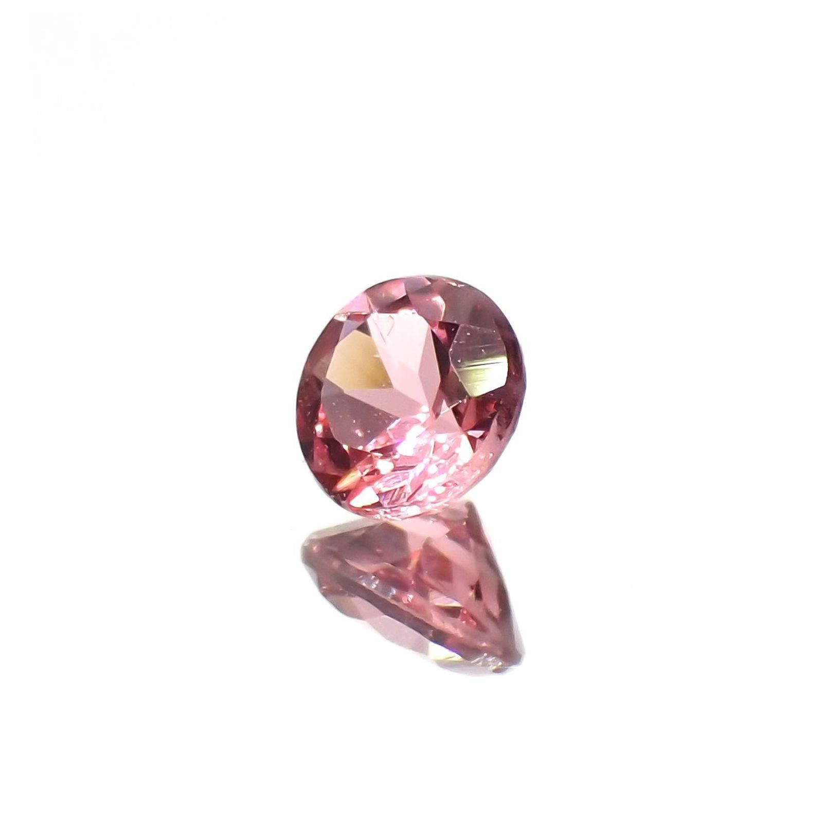 ピンクスピネル(宝石名ピンク・スピネル)タンザニア産 識別済 0.26ct / 3.8x3.8mm前後 [260221139]