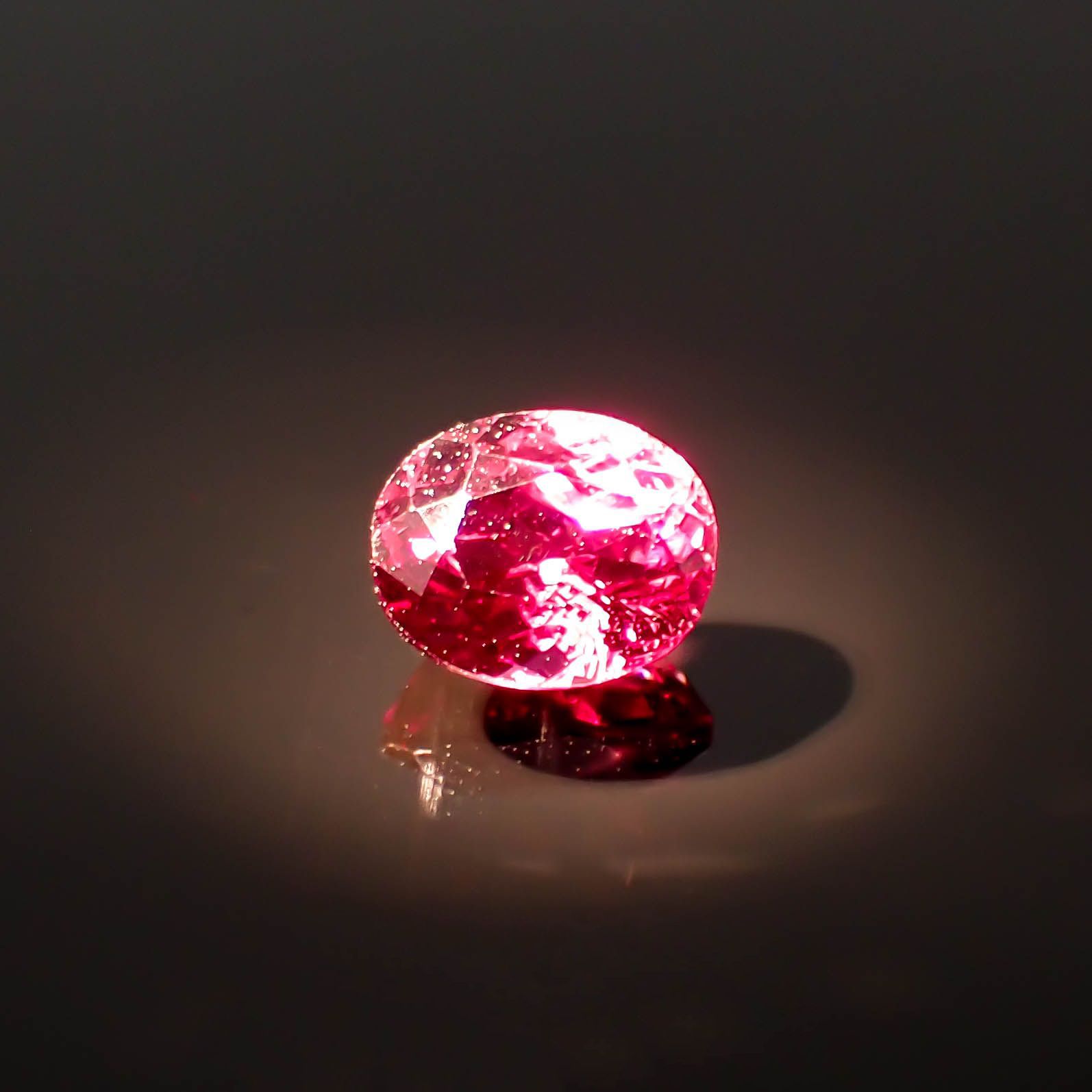 カラーシフトマラヤガーネット(宝石名ガーネット)タンザニア産 0.95ct 識別済[230120273]6.2x5mm前後