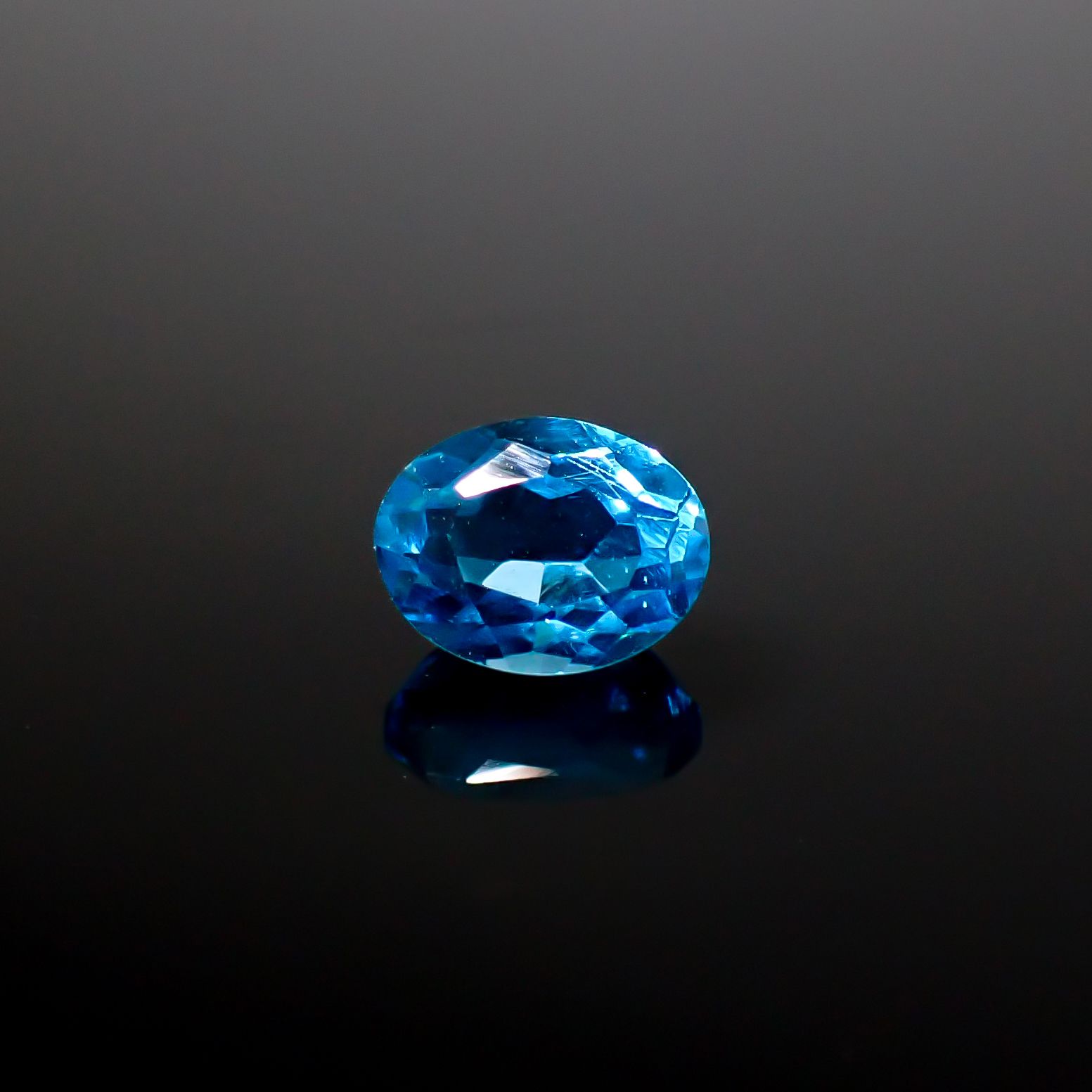 スイスブルートパーズ ブラジル産 2.12ct [241229574]8.2x6.3mm前後