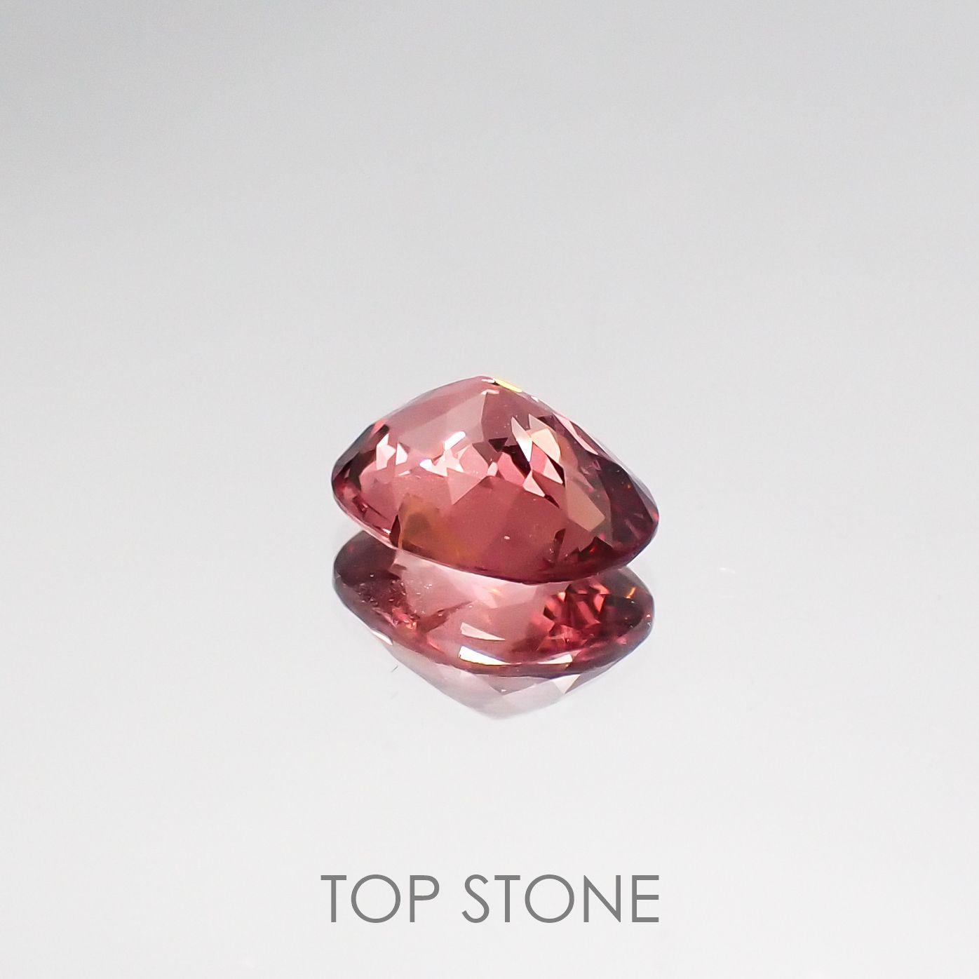 マラヤガーネット タンザニア産 ルース 1.86ct[210711611]8.6×6.7mm前後