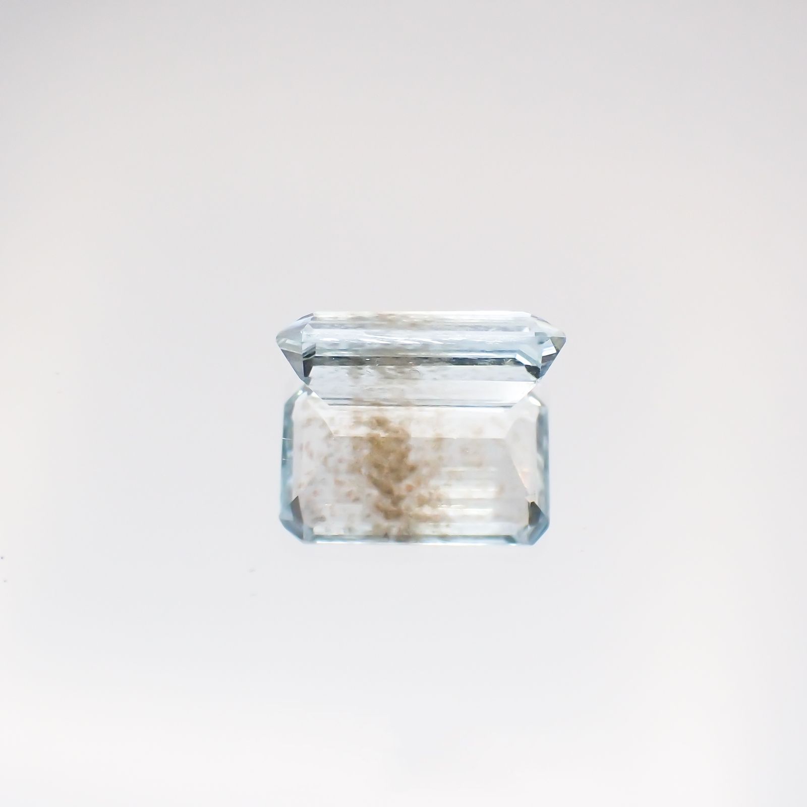 アベンチュリンアクアマリン(宝石名アクアマリン) ナイジェリア産 2.52ct 識別済[210712972]11.1×7.1mm前後