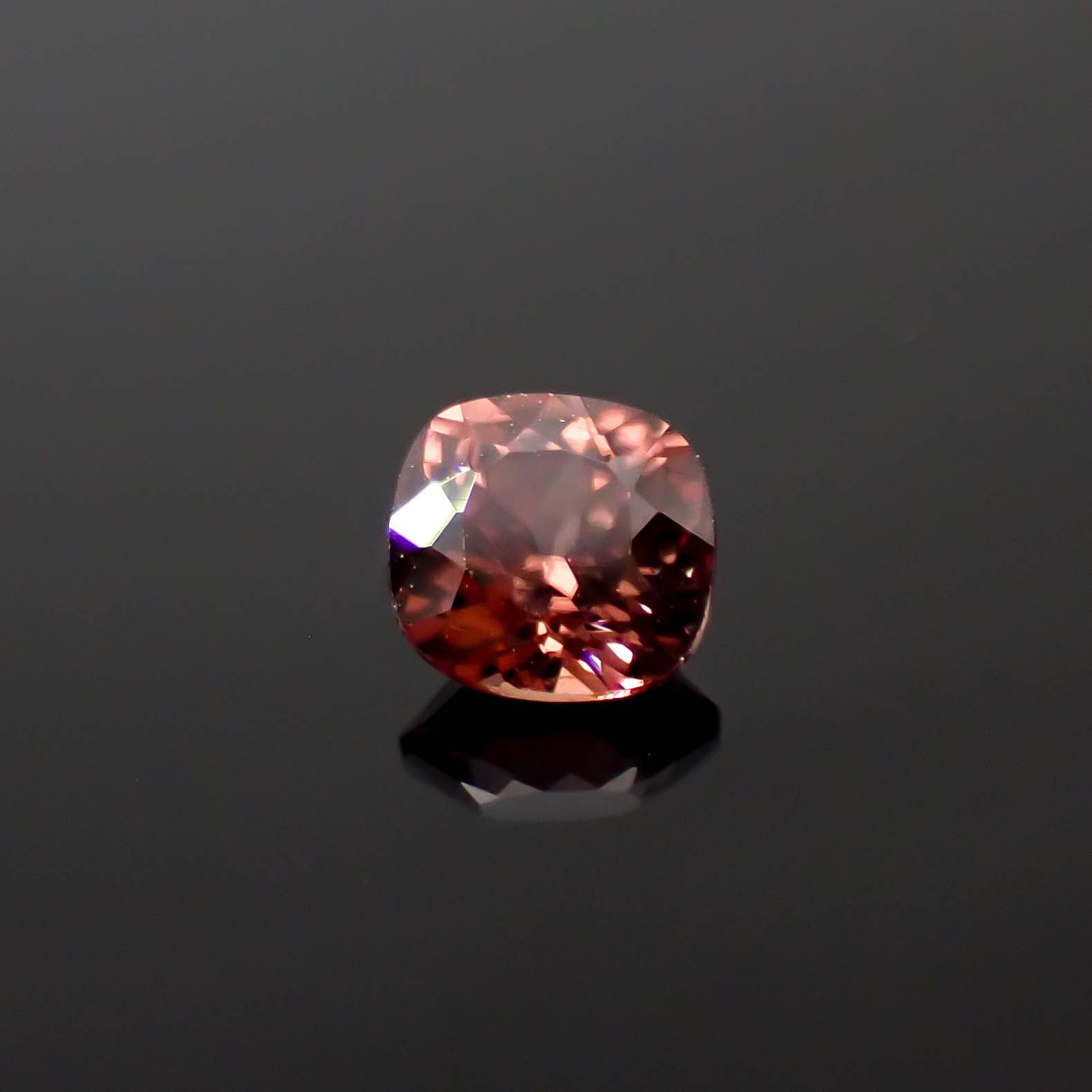 ピンクジルコン スリランカ/カンボジア産 0.51ct[240627923]4.2x4mm前後