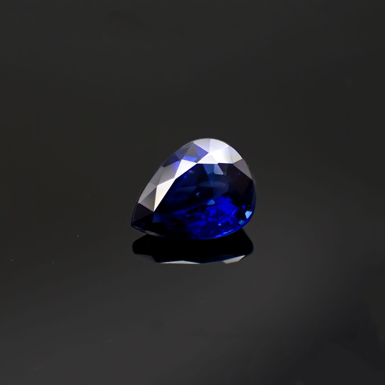 サファイア(宝石名サファイア)スリランカ/マダガスカル産 識別済 0.89ct / 7x5.4mm前後 [260817640]