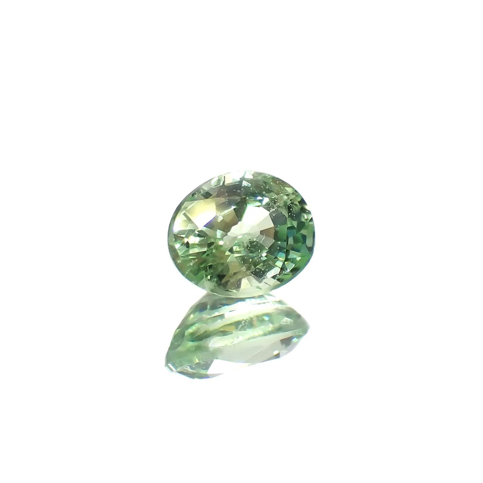 ミントガーネット(宝石名グリーン・グロッシュラー・ガーネット)タンザニア産 識別済 0.38ct / 4.6x3.7mm前後 [251023499]
