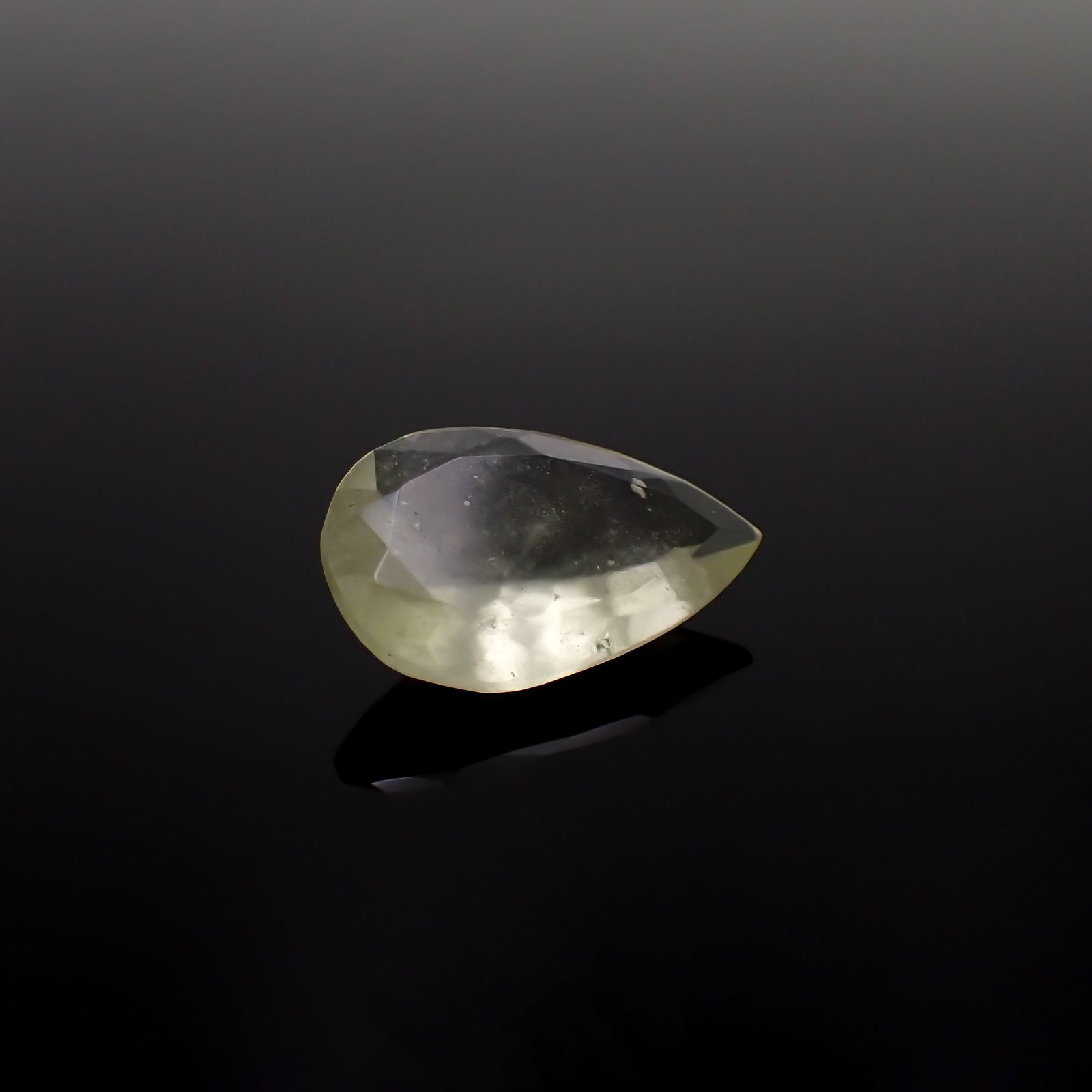リビアングラス 発見地：エジプト・リビア砂漠 5.12ct[221018200]17.7x11.4mm前後
