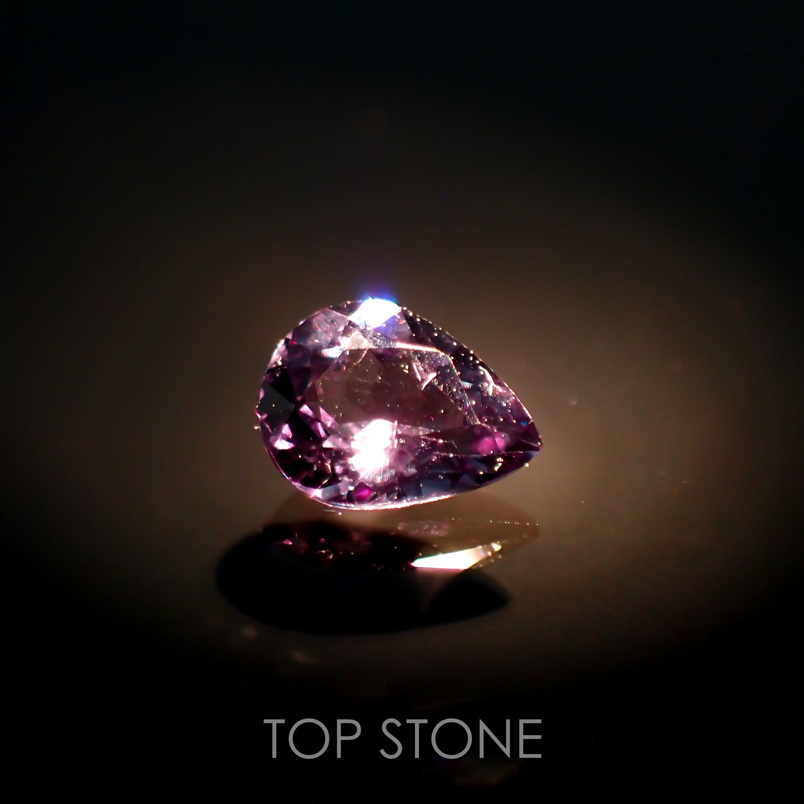 カラーチェンジガーネット アレキタイプ(宝石名ガーネット)マダガスカル・ベキリー産 0.16ct 識別済[220616431]4.1x3mm前後