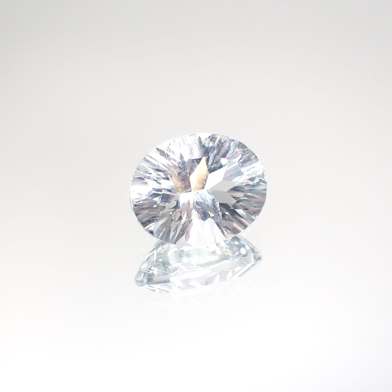 ◇コンケーブカット◇アクアマリン(宝石名アクアマリン) アフリカ産 2.43ct 識別済[211013554]10.1×8.1mm前後