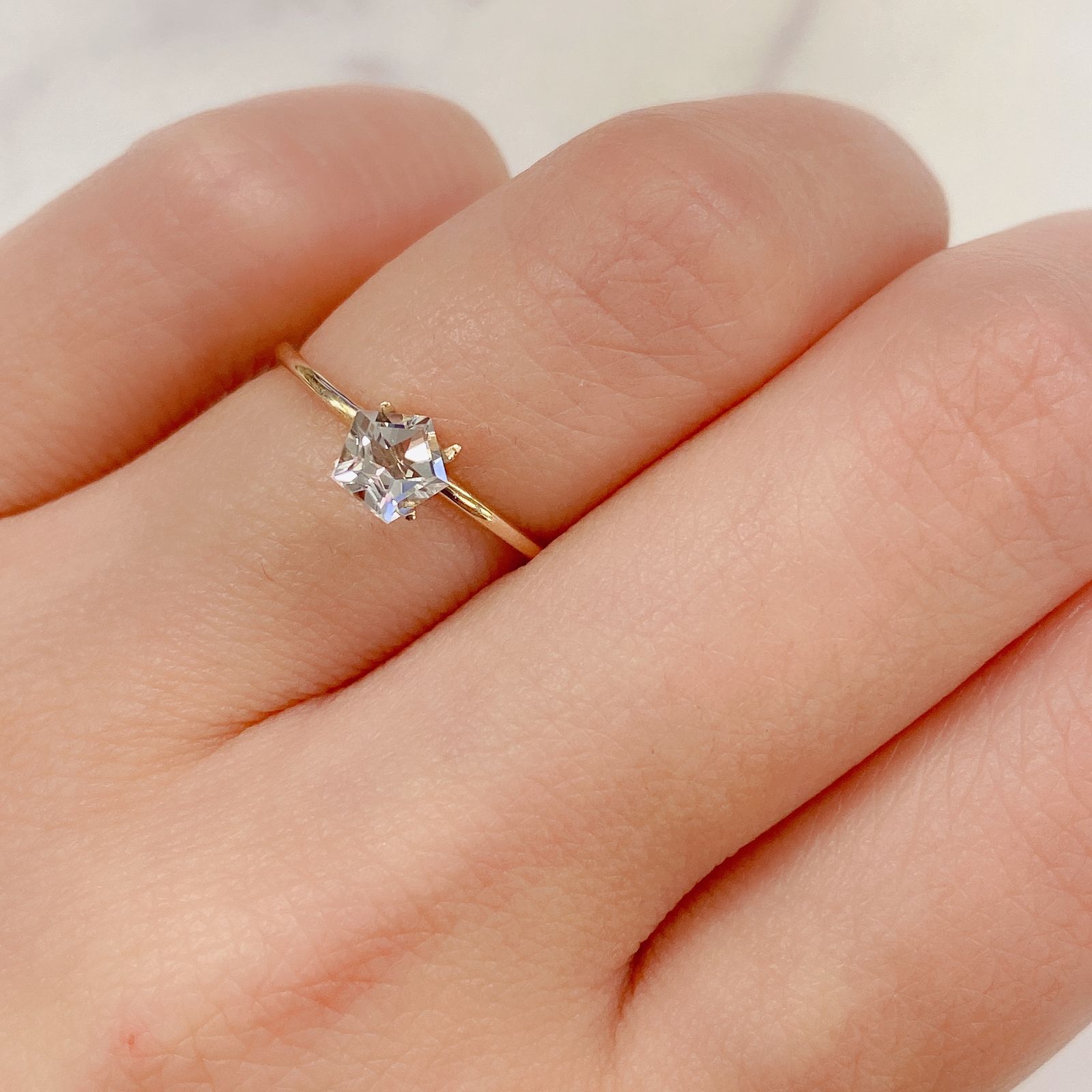 <ランダムセレクト1個販売> ◇ペンタゴンカット◇水晶SA(宝石名ロック・クリスタル) ブラジル産 0.42ct前後 識別済[20128159]5×5mm前後