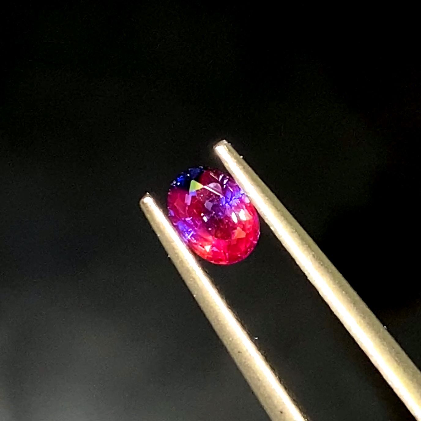 バイカラーサファイア(宝石名サファイア)タンザニア産 0.36ct 識別済