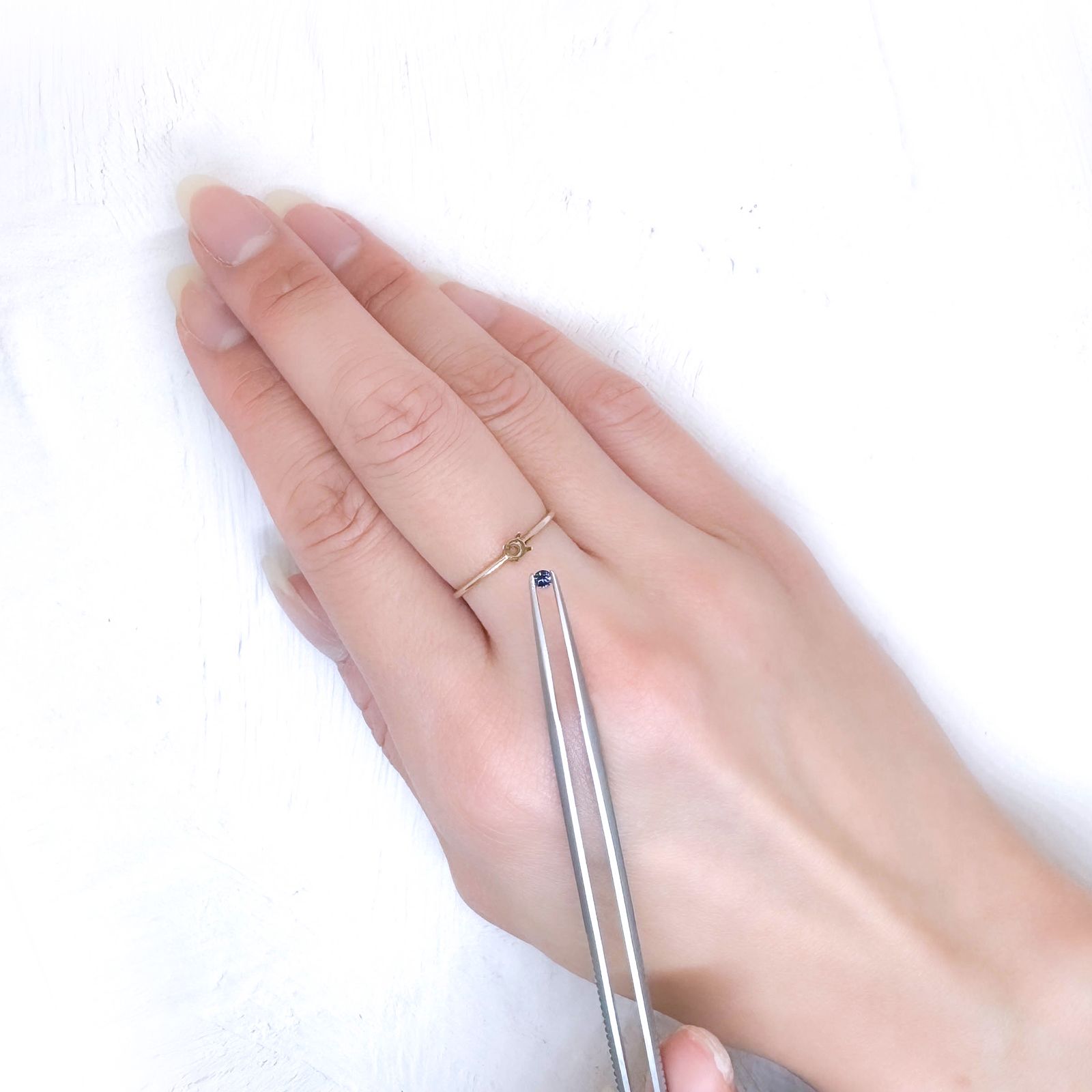 ベニトアイト アメリカ・カリフォルニア州産 0.05ct / 2.2x2.2mm前後 [251231466]