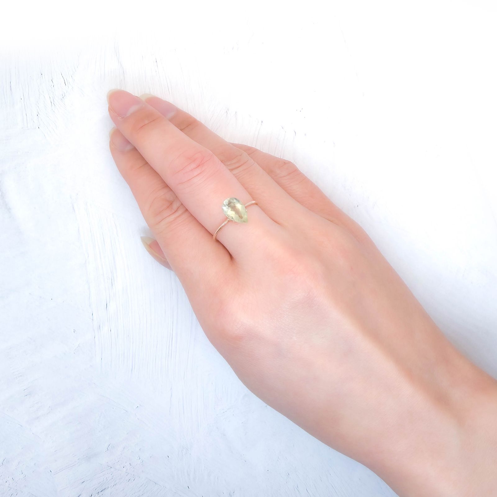 リューサイト 遊色効果あり イタリア産 1.23ct / 9.9x6.3mm前後 [260131558]