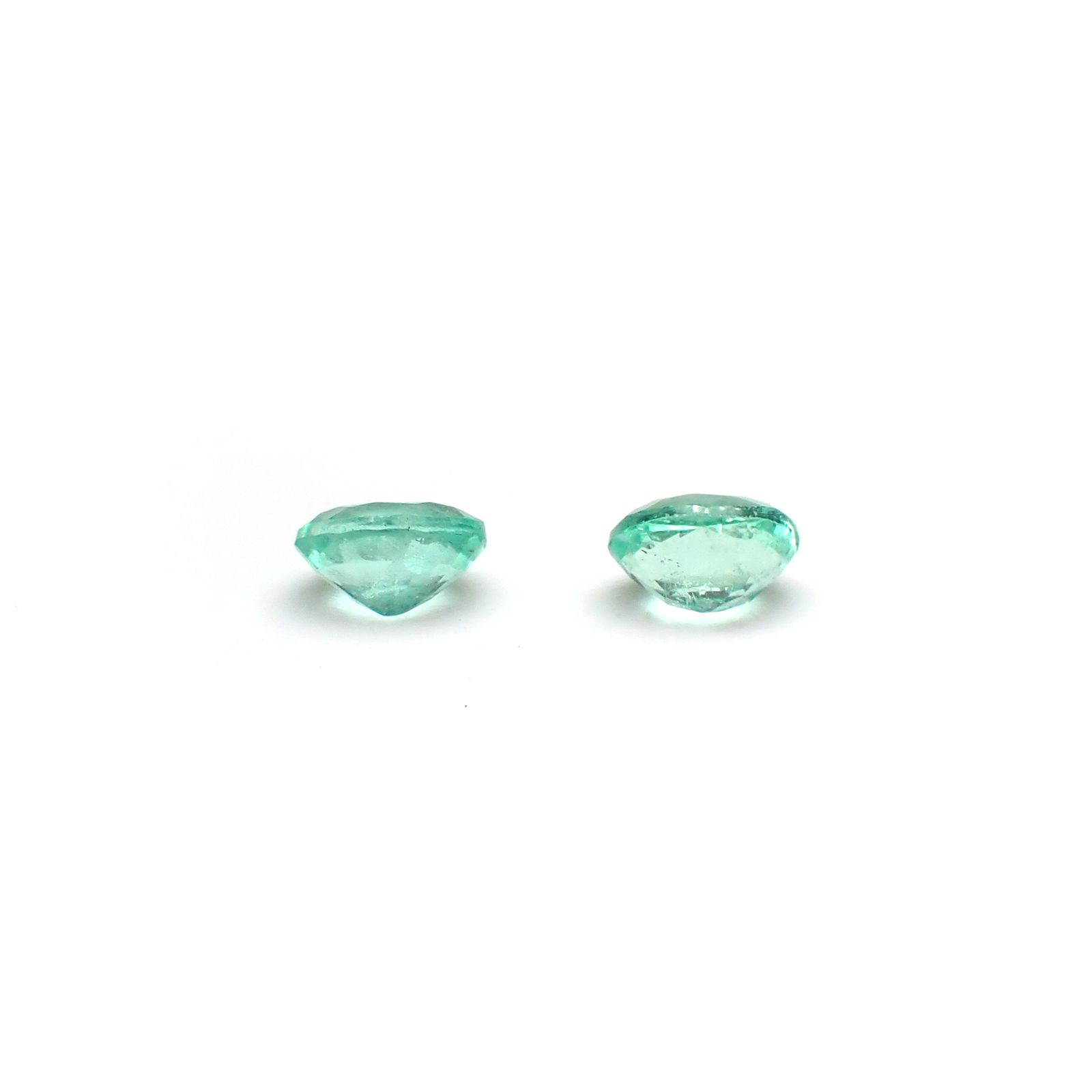 ◇ペアセット◇パステルカラーエメラルド ザンビア産 0.35ct(2pcs合計) [250430238]4x3mm前後