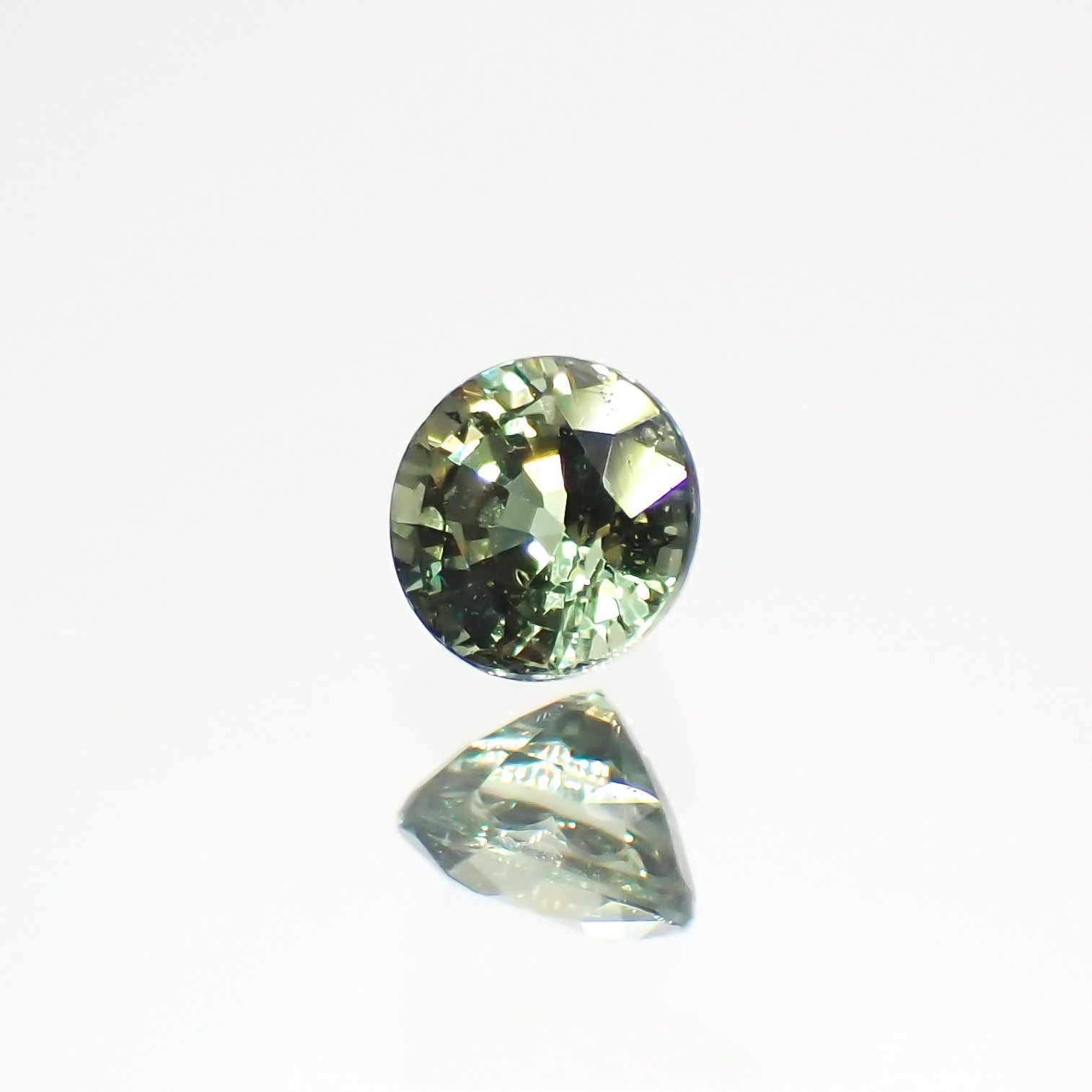 グリーンクリソベリル(宝石名クリソベリル)スリランカ/マダガスカル産 0.26ct 識別済[220114481]3.4x3.4mm前後